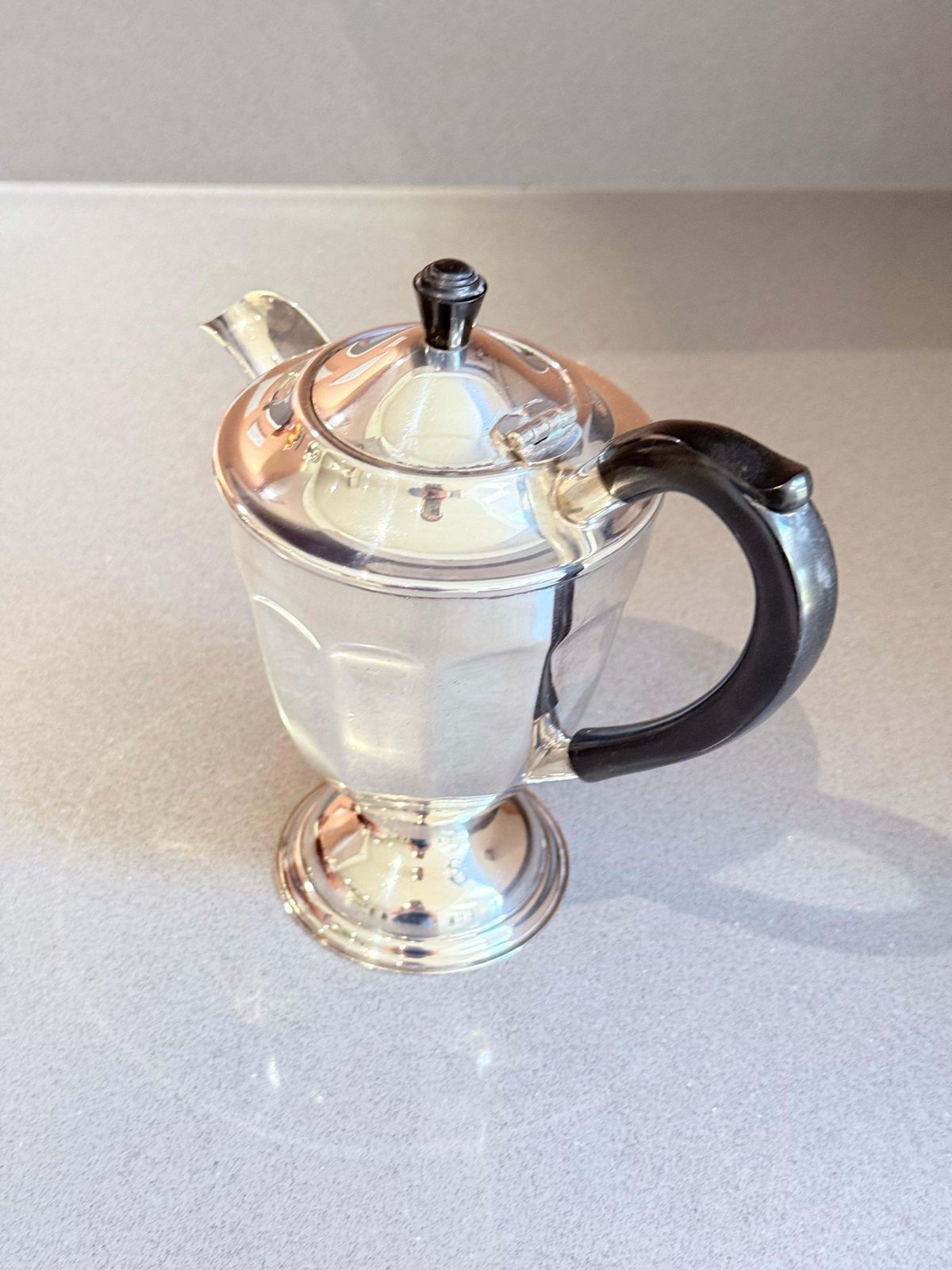 Cafetière vintage anglaise argentée Shuffleb, théière de style Art déco photo 346.0