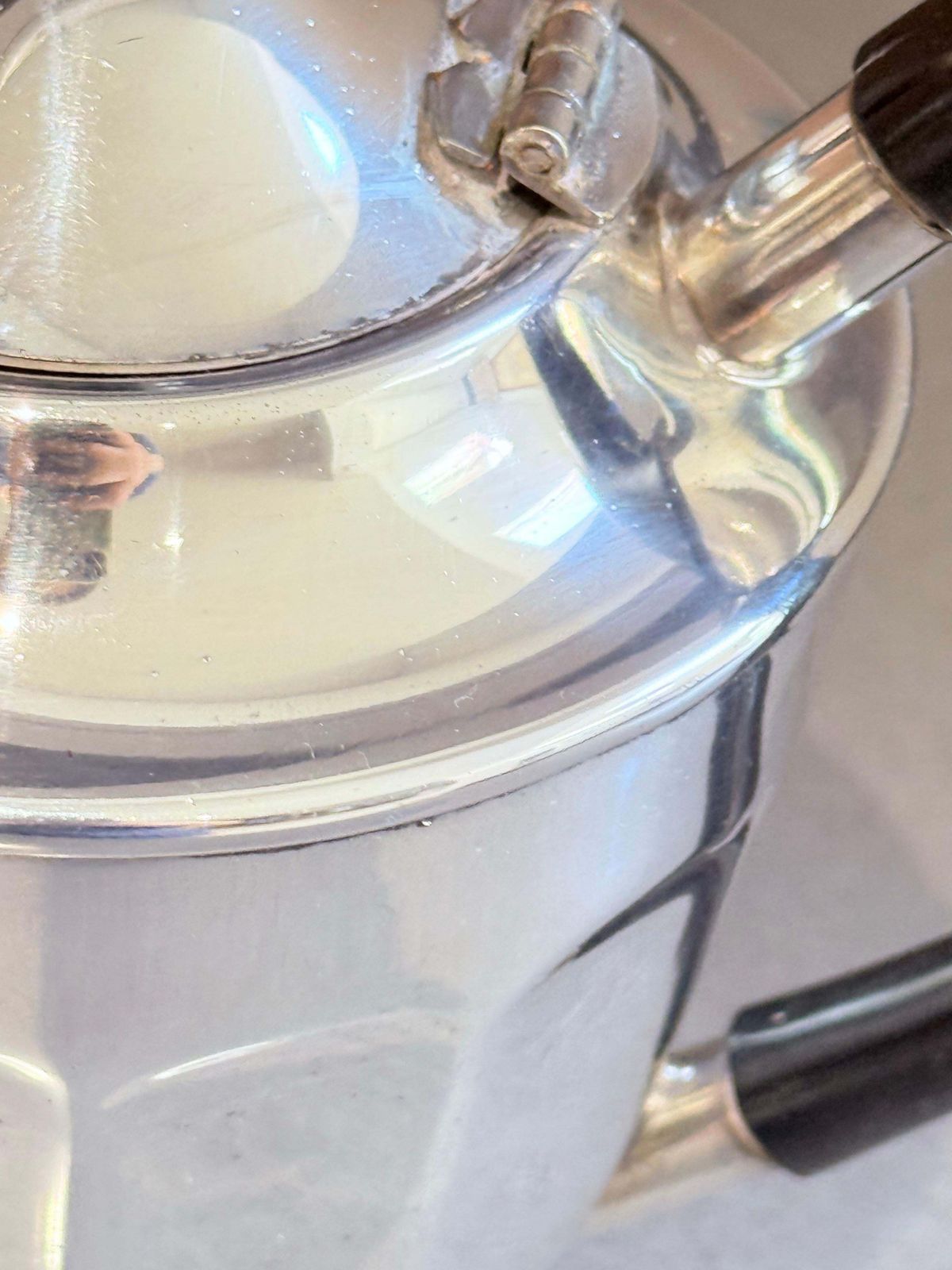 Décoration Cafetière vintage anglaise argentée Shuffleb, théière de style Art déco photo