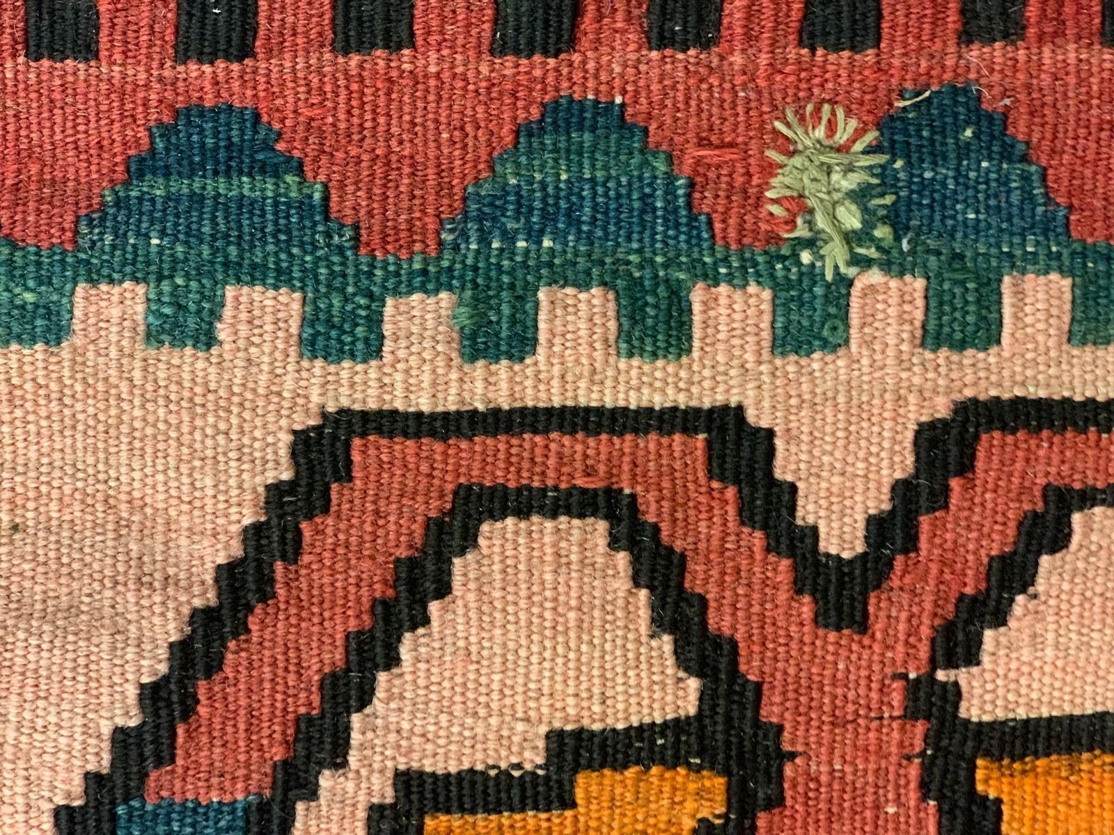 Antiek Kilim Tapijt Kaukasisch Wol Geometrisch Kelim met Dierenpatroon photo furniture