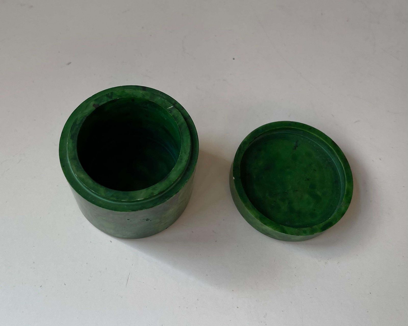 Small Italian Art Deco Style Trinket Jar In Green Marble, 1940s photo vintage