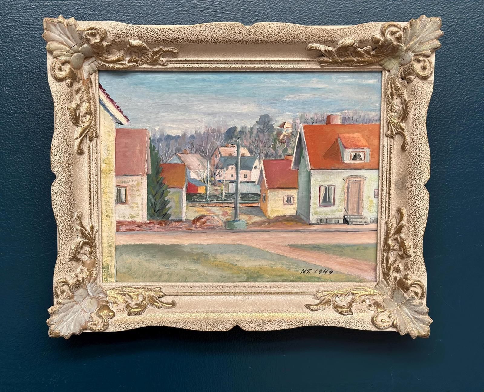 Original| Mid Century Oil On Canvas – “Village Street With Houses” By N.T. – Dated 1949 – Vintage & Framed – 37 × 44 Cm (14.6" × 17.3")
