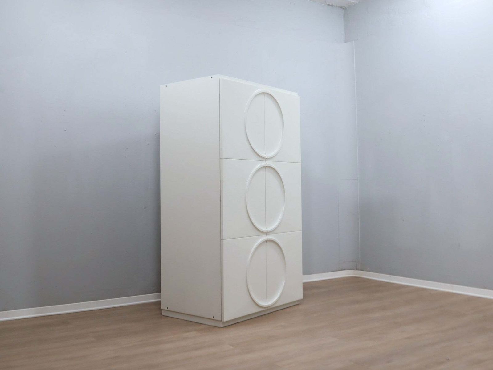 Armoire Space Age F.lli Proserpio laquée blanc, Italie, années 1960 photo for sale