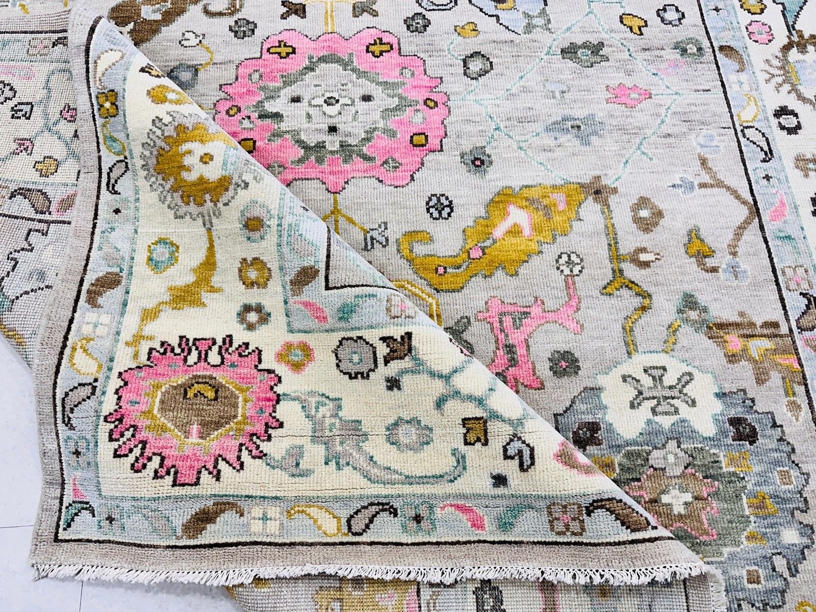 Tapis Oushak noué à la main 245 x 305 cm pour salon, motif floral ivoire photo vinterior