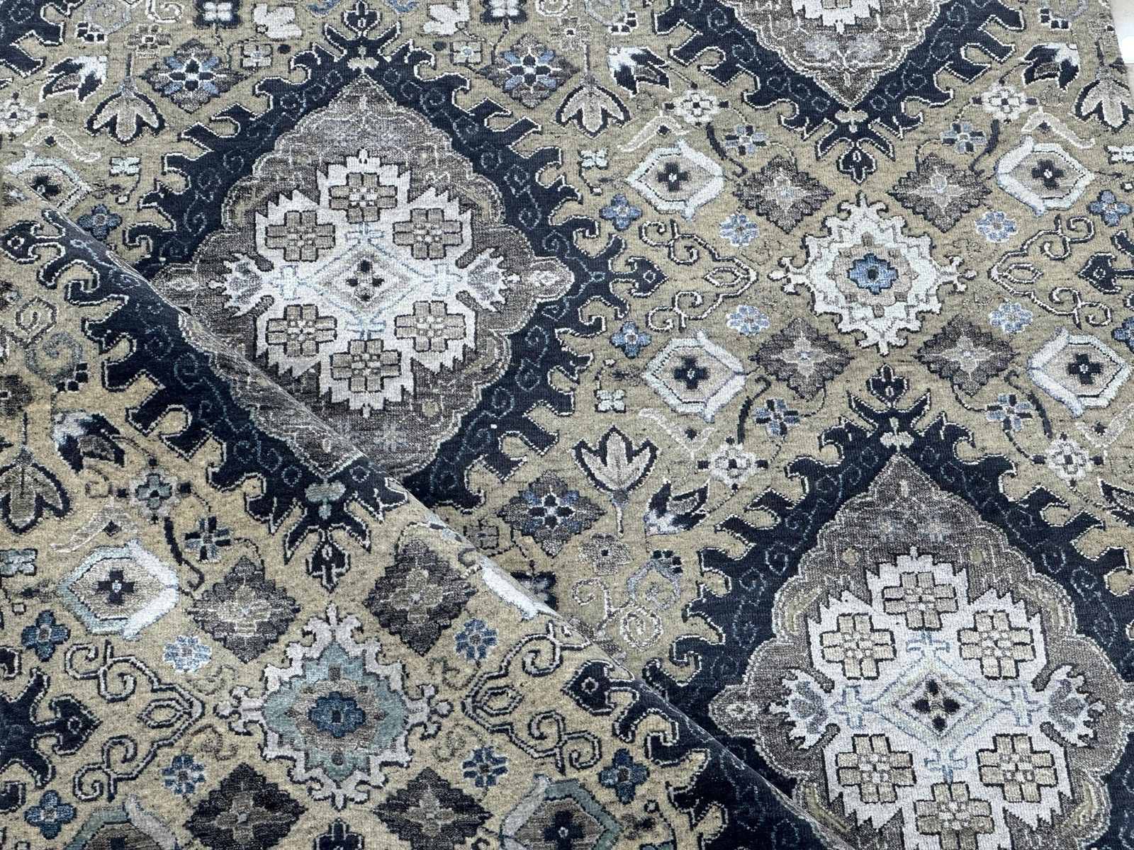 Tapis en laine noué à la main 8x10 ft, bleu marine et taupe, motif floral photo Textiles