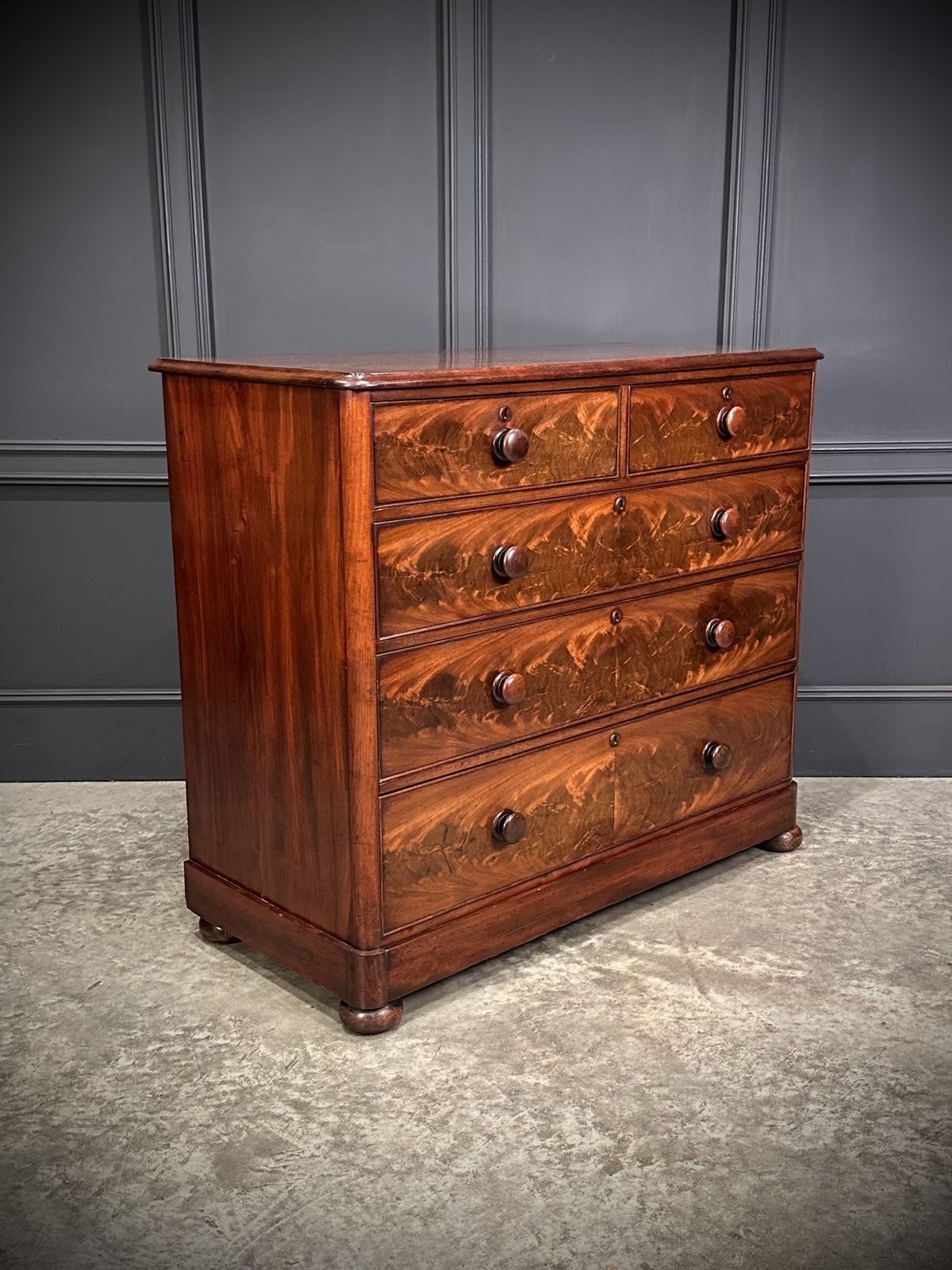 photo furniture Victorian Mahogany Chest Of Drawers
