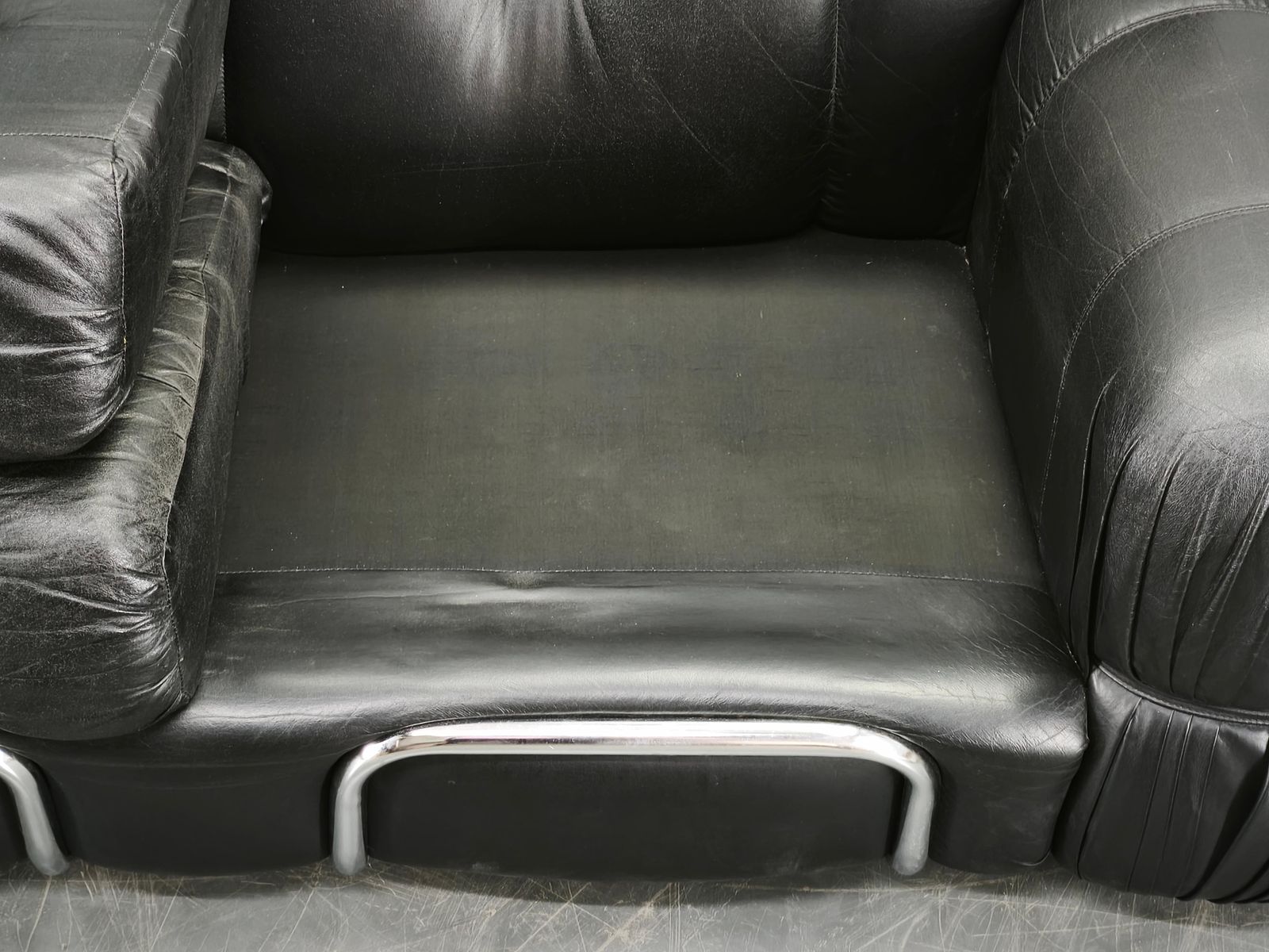 photo vintage 1970s Italian Two Seat Sofa By Adriano Piazzesi In Chrome And Leatherette