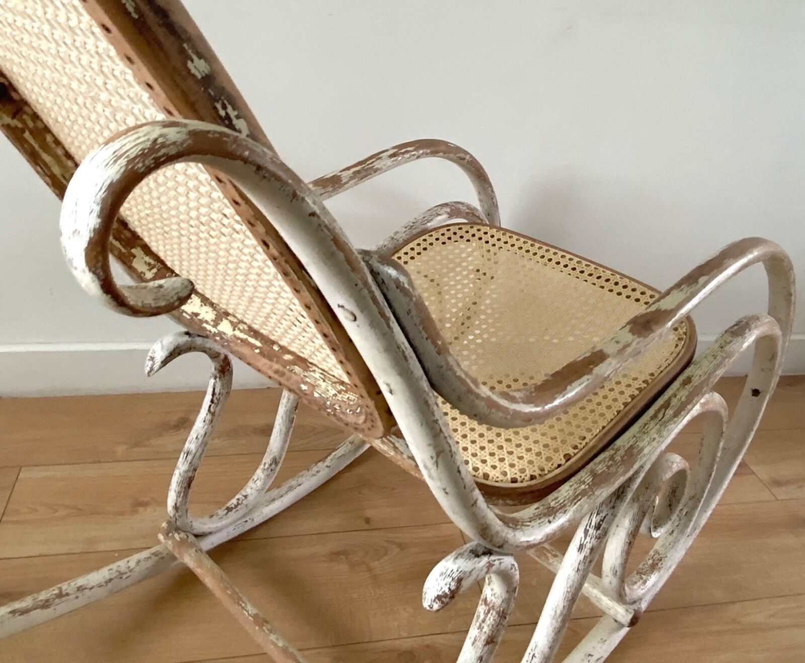 Antique Thonet Bentwood Rocking Chair Nr. 10 Art Nouveau Circa 1880s In White photo vintage