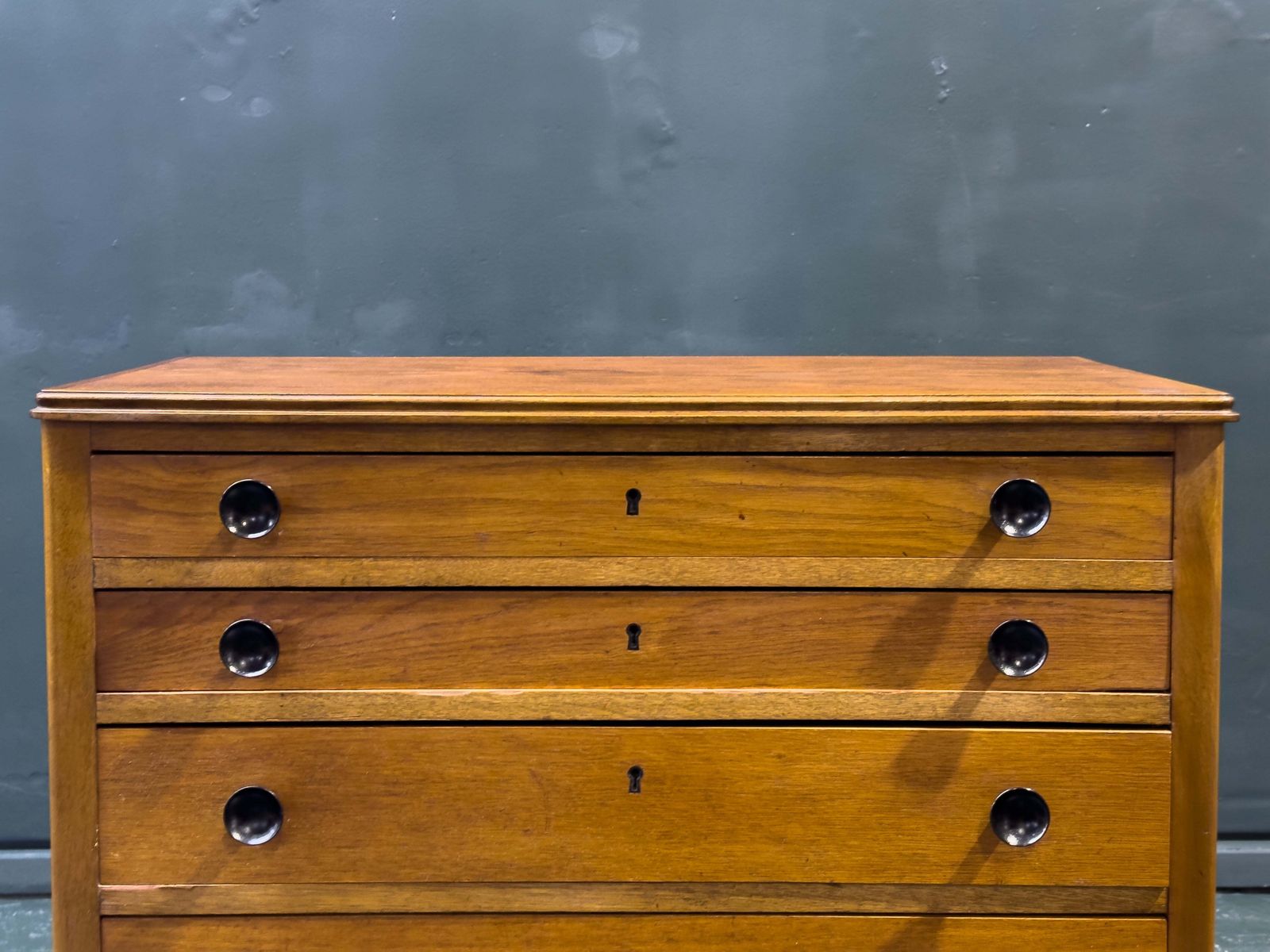 850.0 Chest Of Drawers With Wooden Handle photo