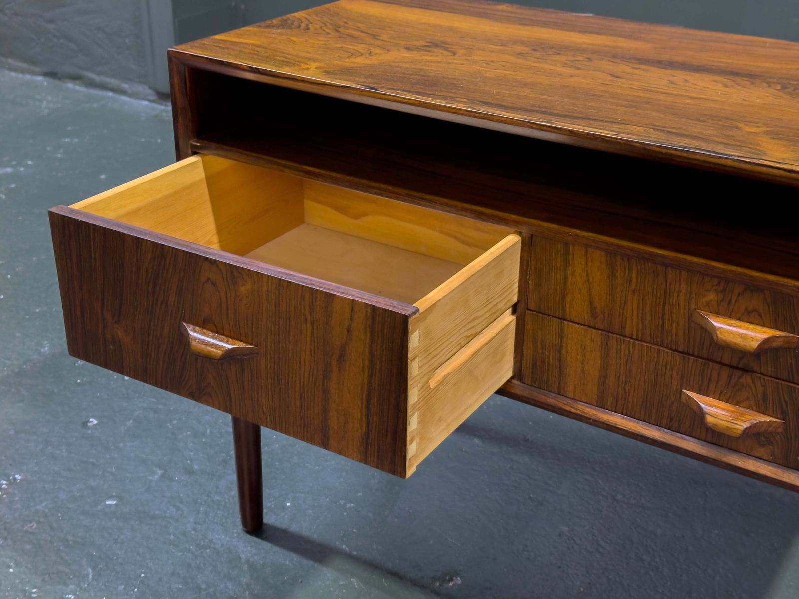 photo vintage Small Rosewood Chest Of Drawers
