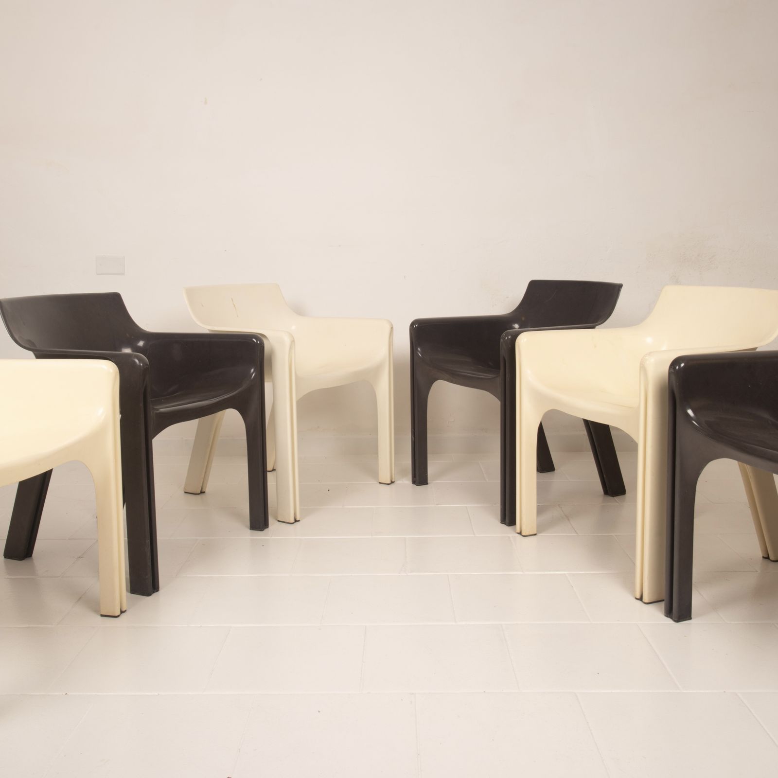 photo vinterior Set Of Six Gaudì Armchairs By Vico Magistretti For Artemide