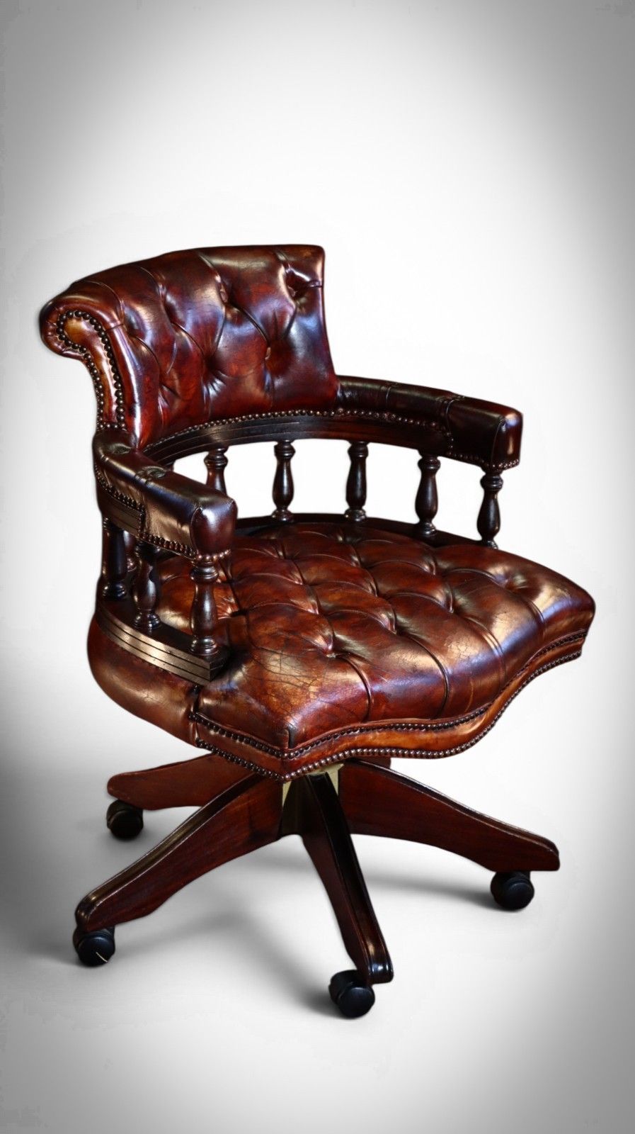 photo furniture Stunning George Smith Captains Swivel Leather Armchair Dark Tan Del 🚚