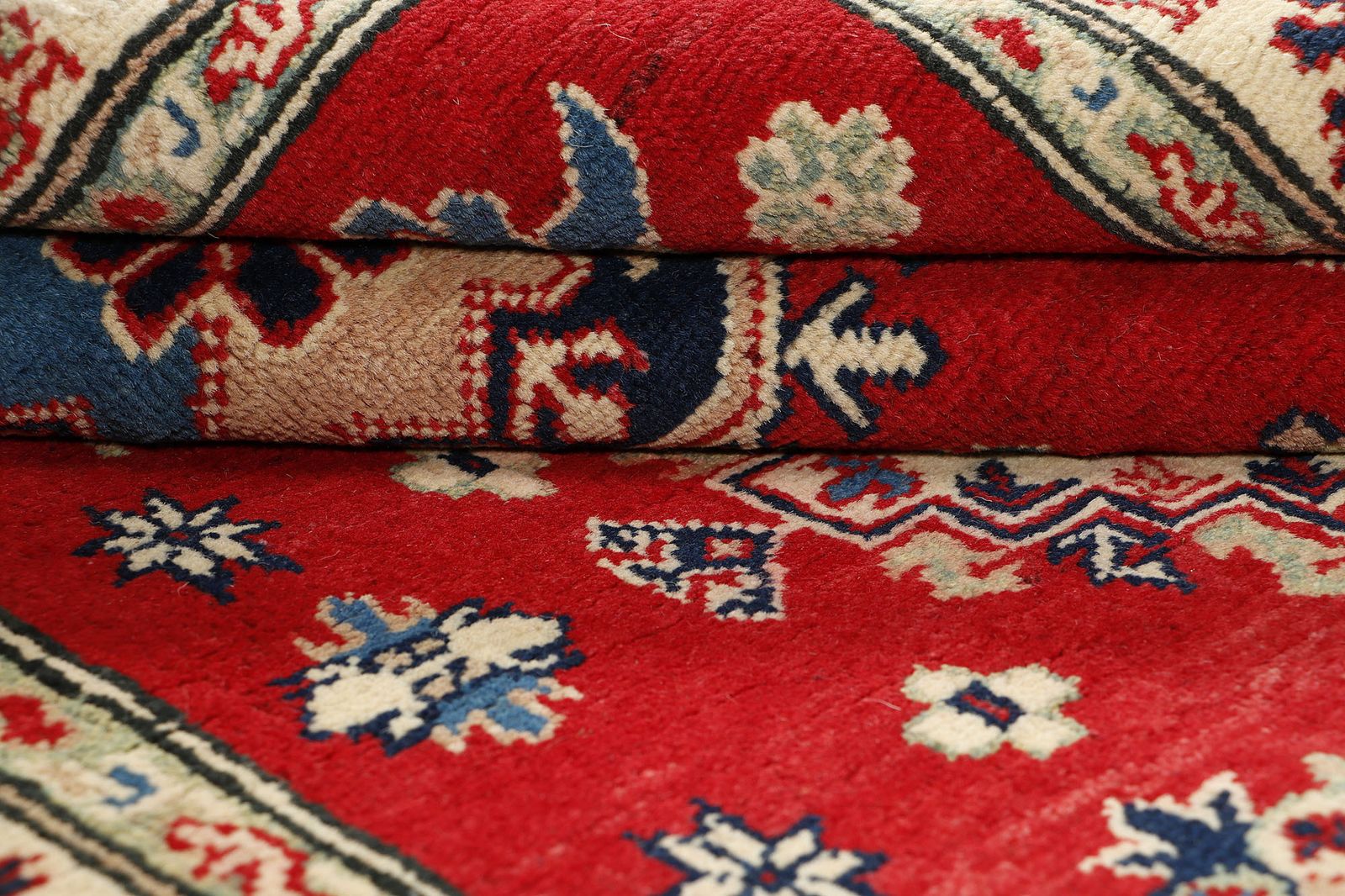 Red Kazak Handmade Wool Medallion Caucasian Rug 123x186cm photo 395.0