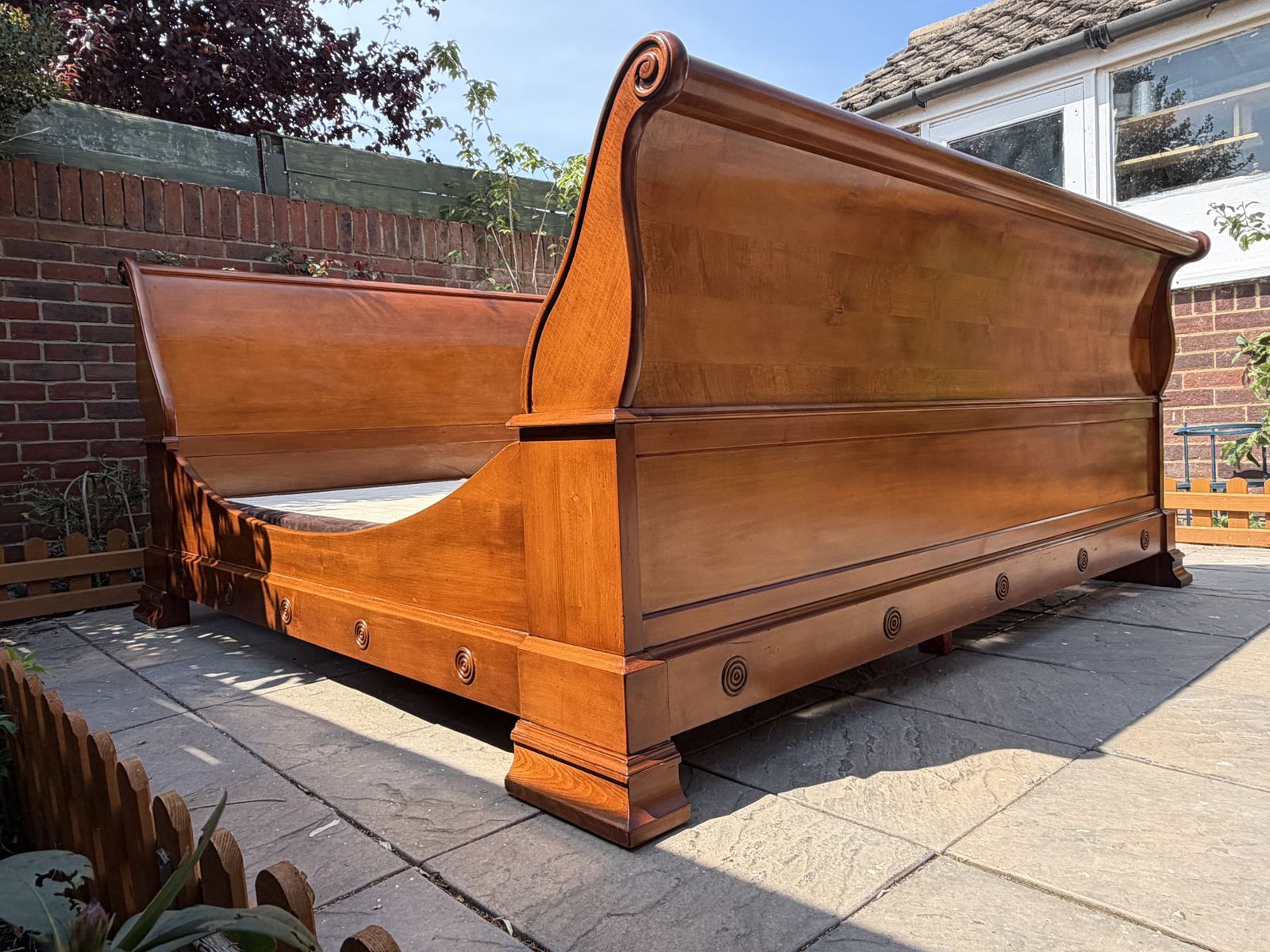 Glorious “And So To Bed” Luxury Chamonix Sleigh Emperor Frame   Great Condition – Rrp £7.5k photo for sale