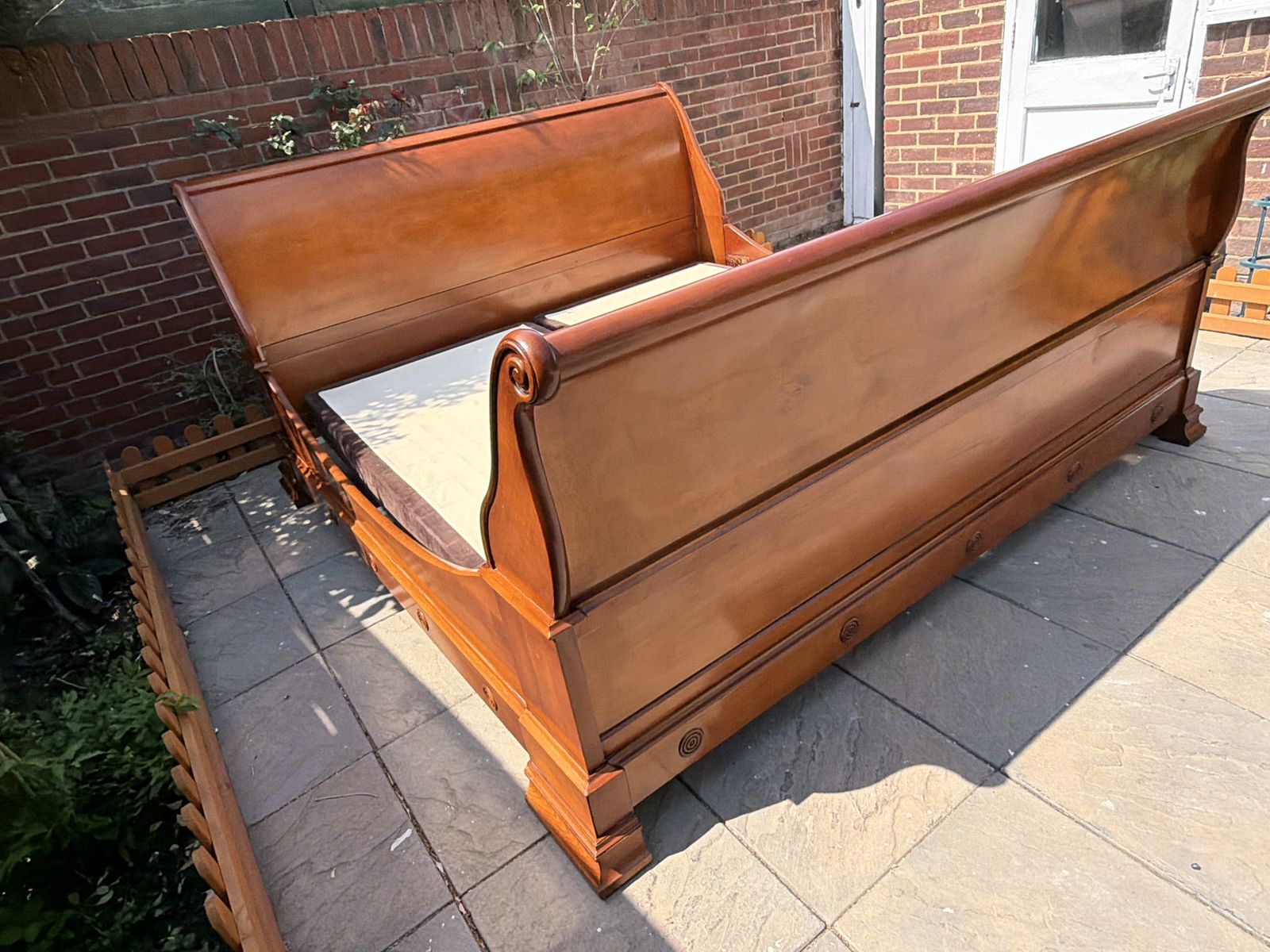 photo vinterior Glorious “And So To Bed” Luxury Chamonix Sleigh Emperor Frame   Great Condition – Rrp £7.5k