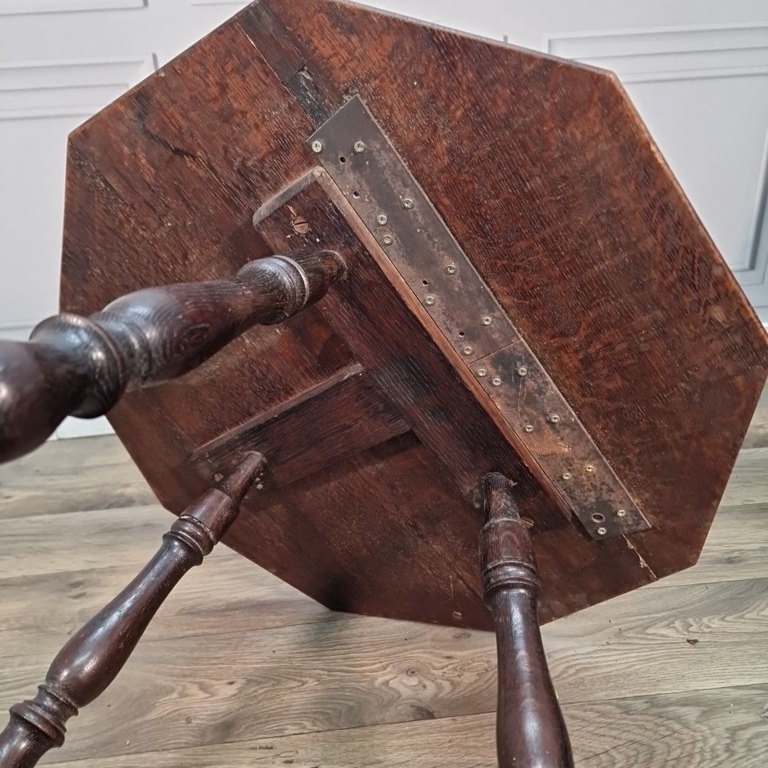 photo vinterior Antique Carved Lamp Table Oak Nonagonal – Arts And Crafts Side Liberty & Co