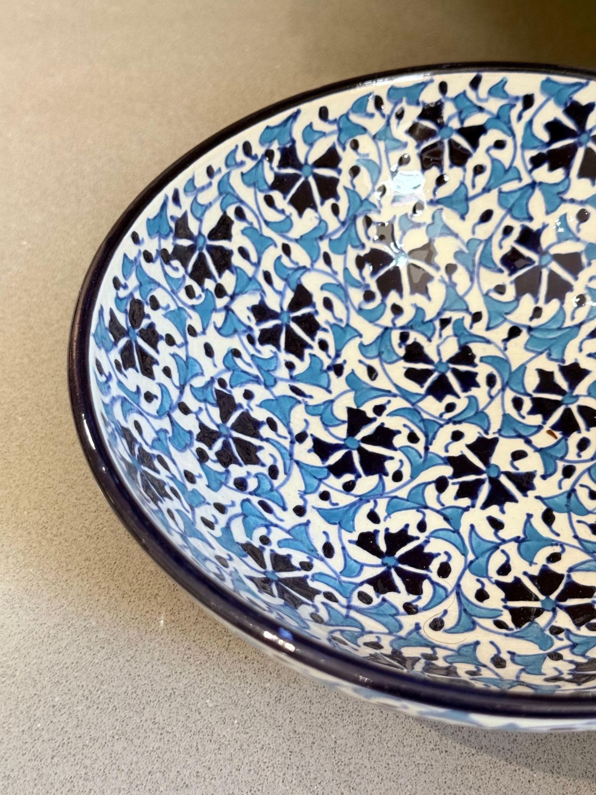 photo furniture Handgemaakt Turks keramisch kom- en serveerschaalset, blauw bloemmotief Iznik-bord