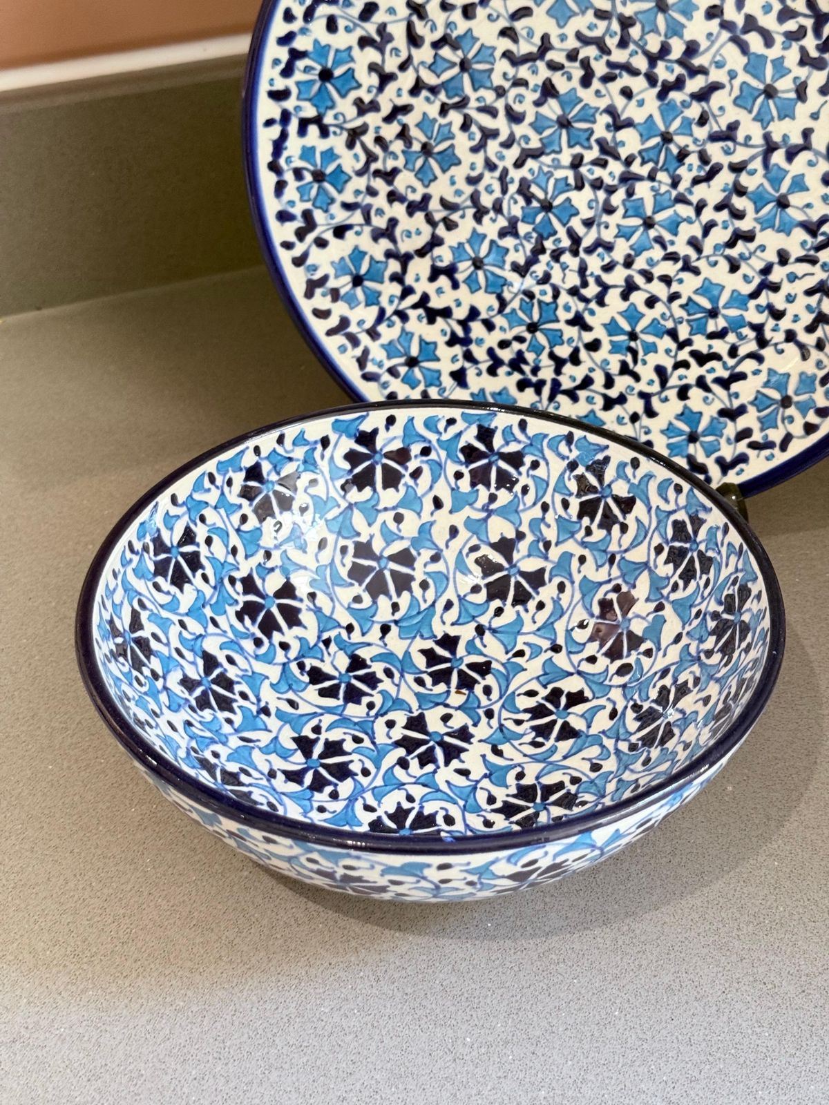 photo for sale Handgemaakt Turks keramisch kom- en serveerschaalset, blauw bloemmotief Iznik-bord