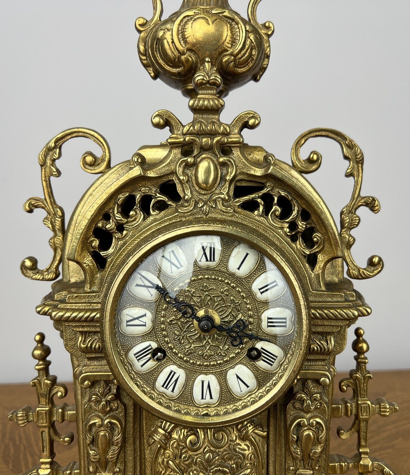 Clock Vintage Style Brass Ornate Mantel Clock Decorative Table Clock Lot 6038 photo vintage