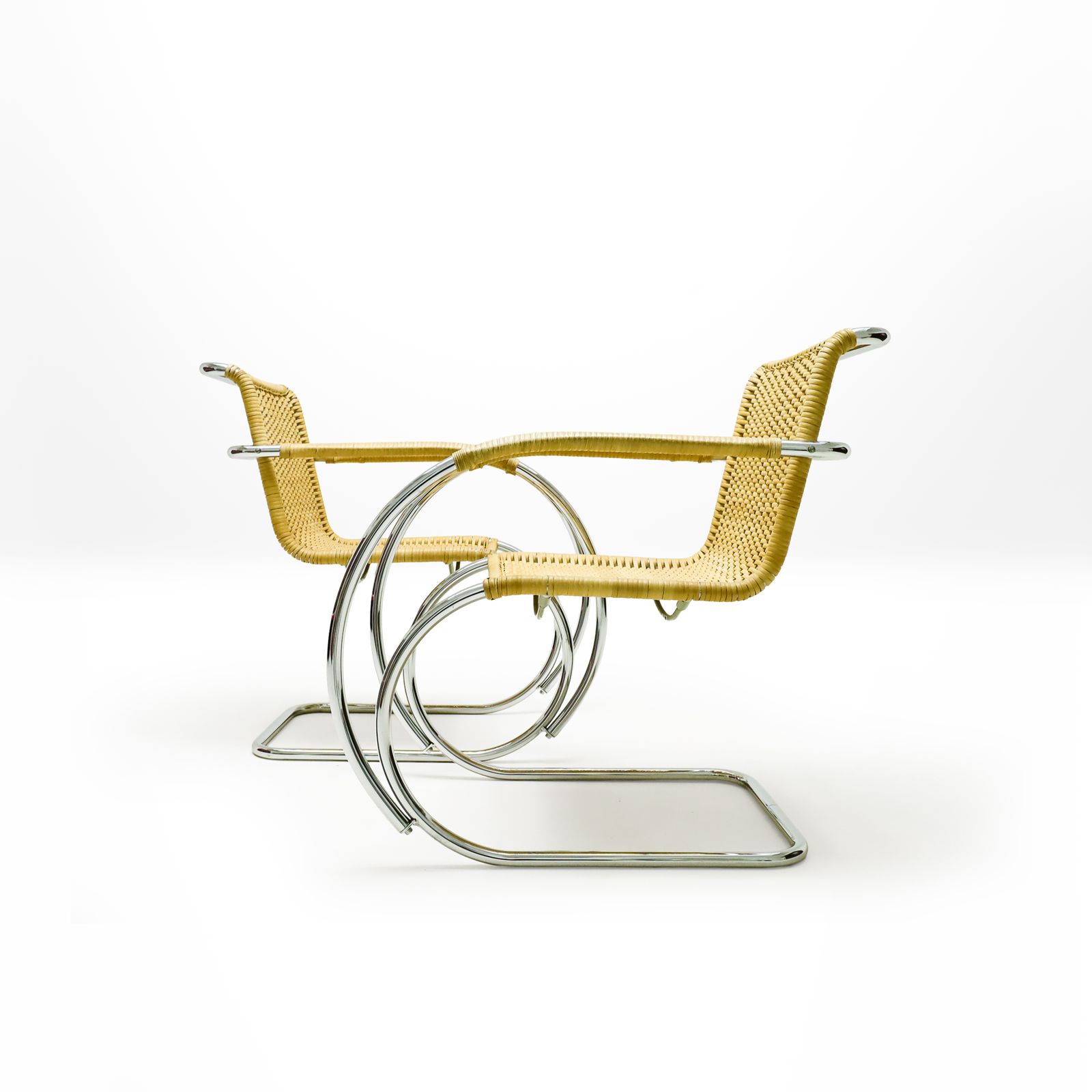 Een paar vintage rieten en chromen MR20 fauteuils van Ludwig Mies van der Rohe voor Thonet photo for sale