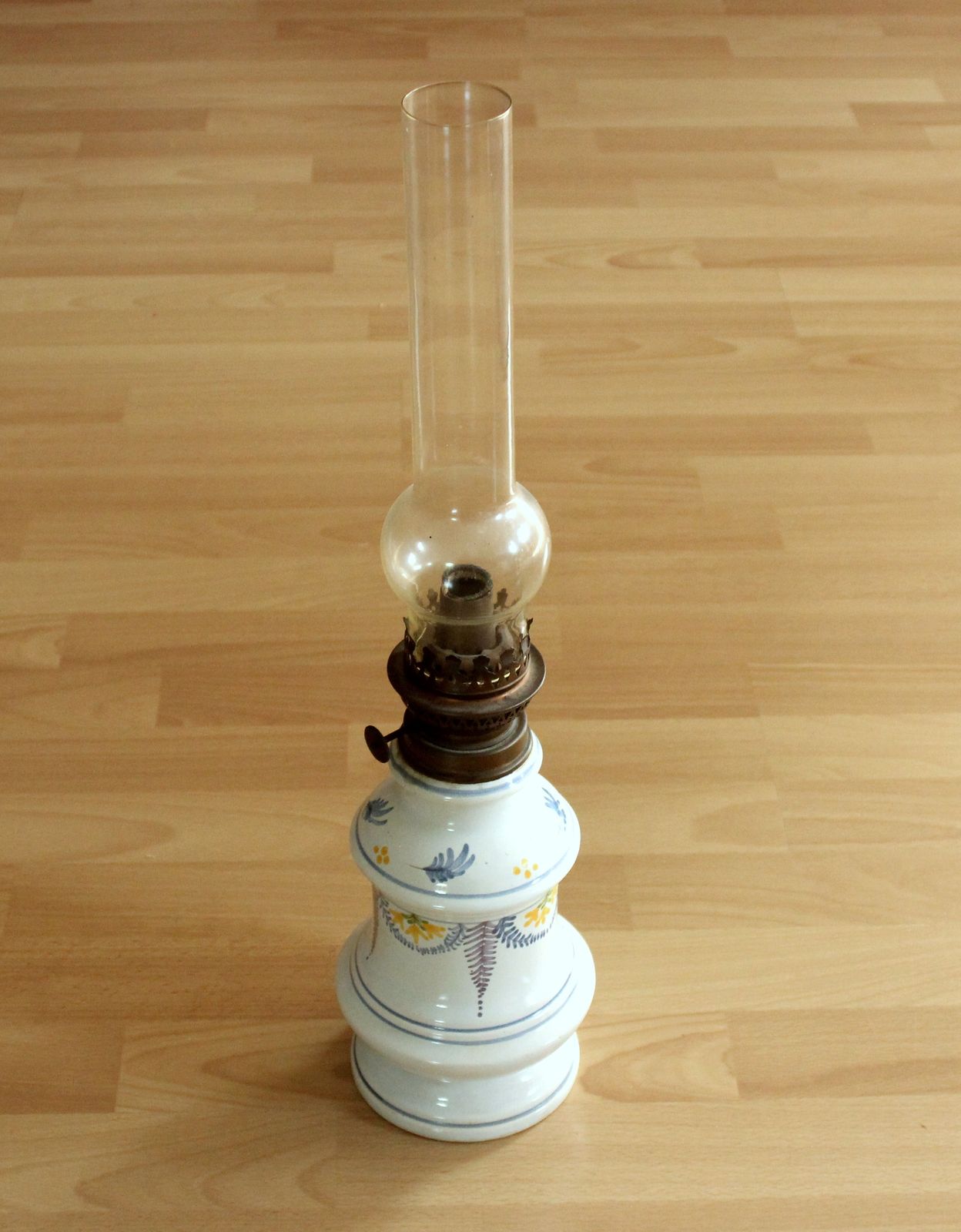 Antique Oil Lamp Made Of Ceramic, Brass And Glass   Comes Direct From The 1910s
