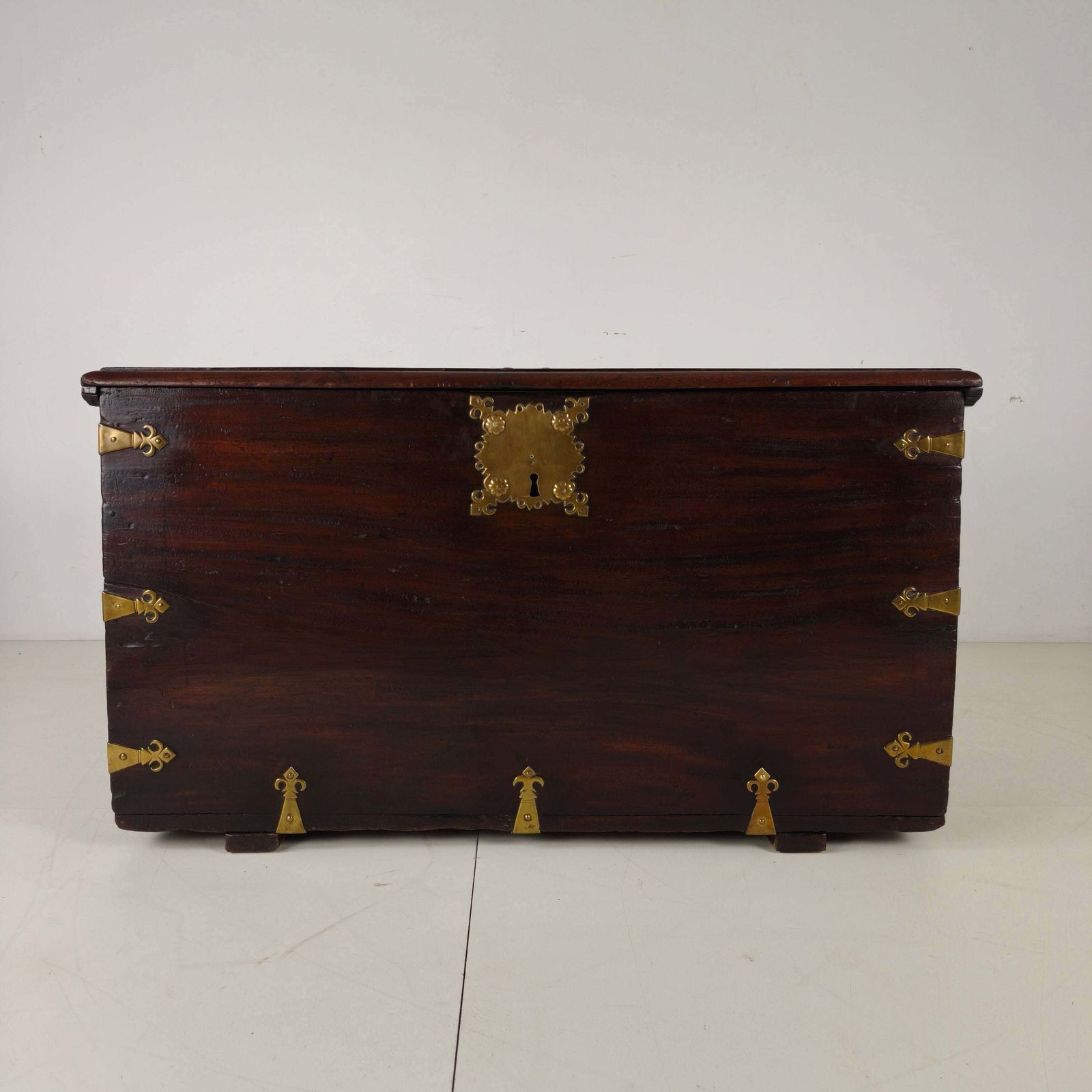 photo vinterior 18th Century Dutch Voc Colonial Chest With Brass Mounts