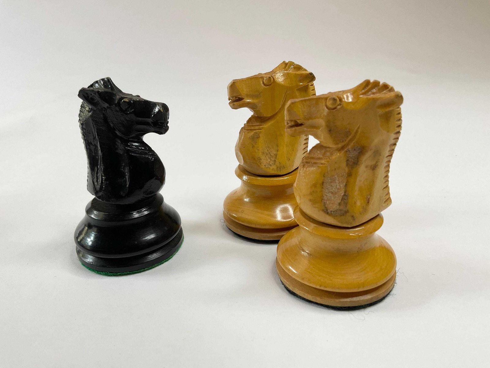 photo furniture Antique Victorian Staunton Chess Set – 3.25” King – Weighted & Finely Carved