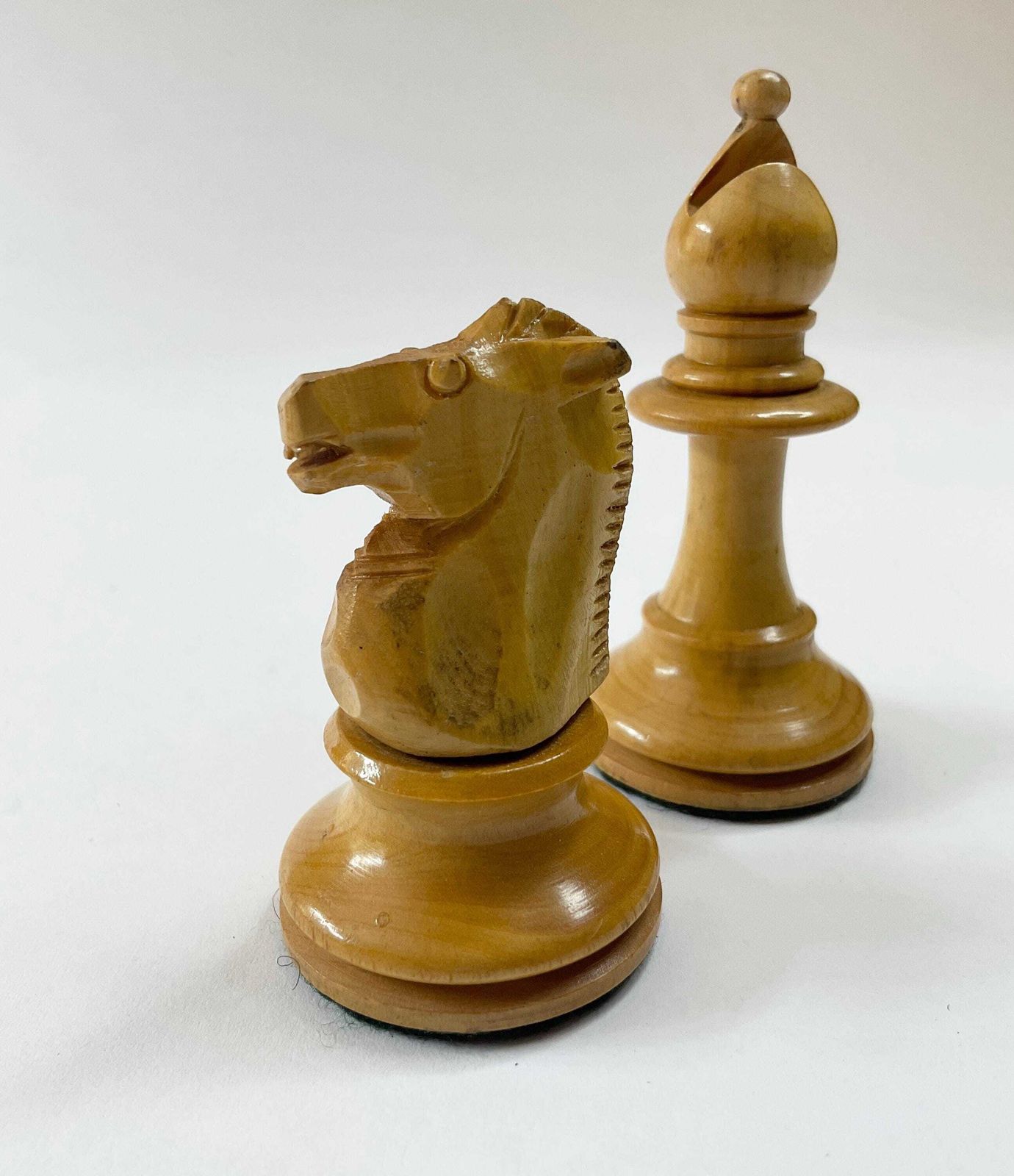 photo vinterior Antique Victorian Staunton Chess Set – 3.25” King – Weighted & Finely Carved