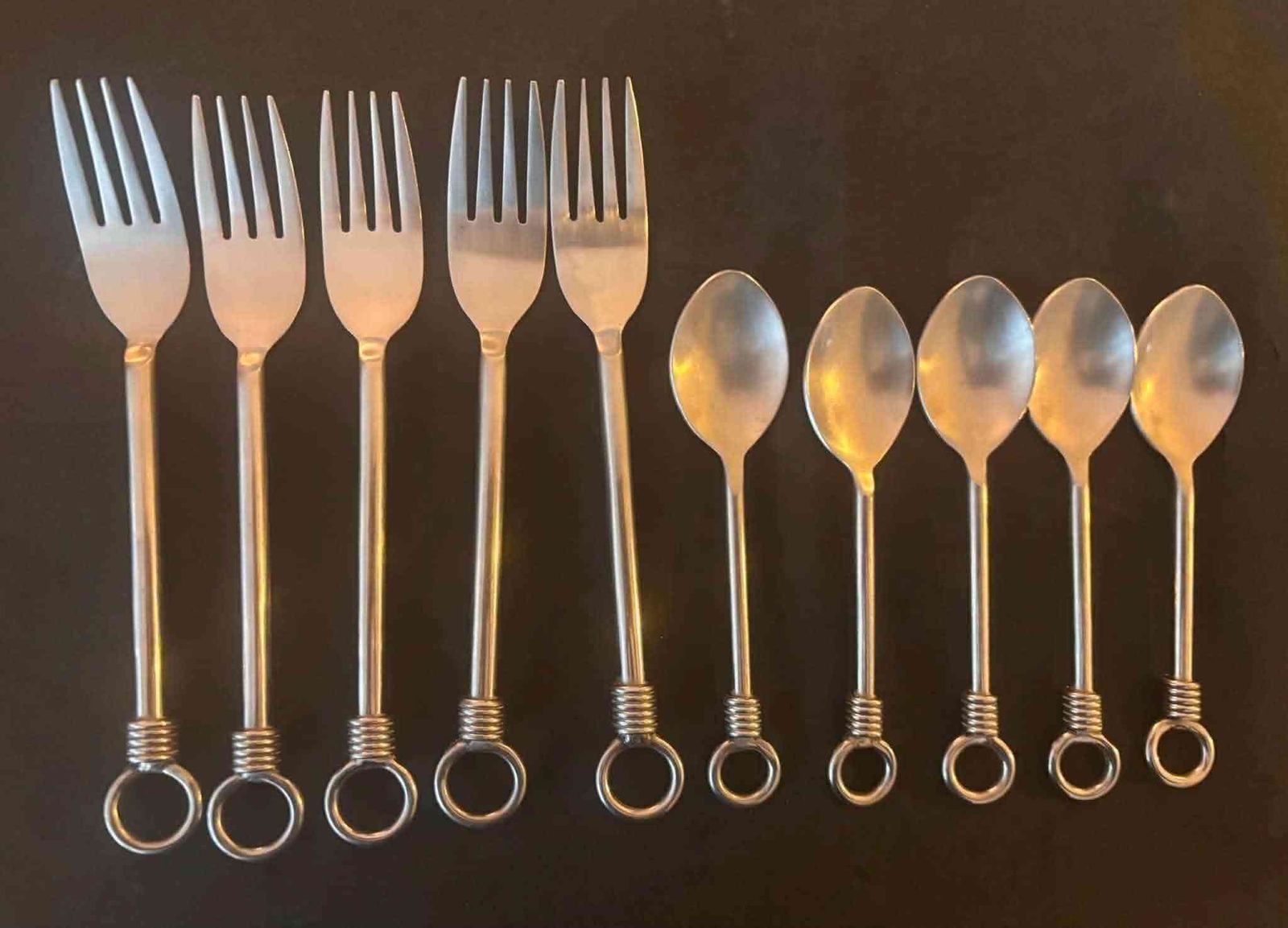 Set van 20 delig bestek met gedraaide uiteinden – Frans gesmeed, Brutalist decor, Middeleeuwse stijl, Viking photo Woonaccessoires