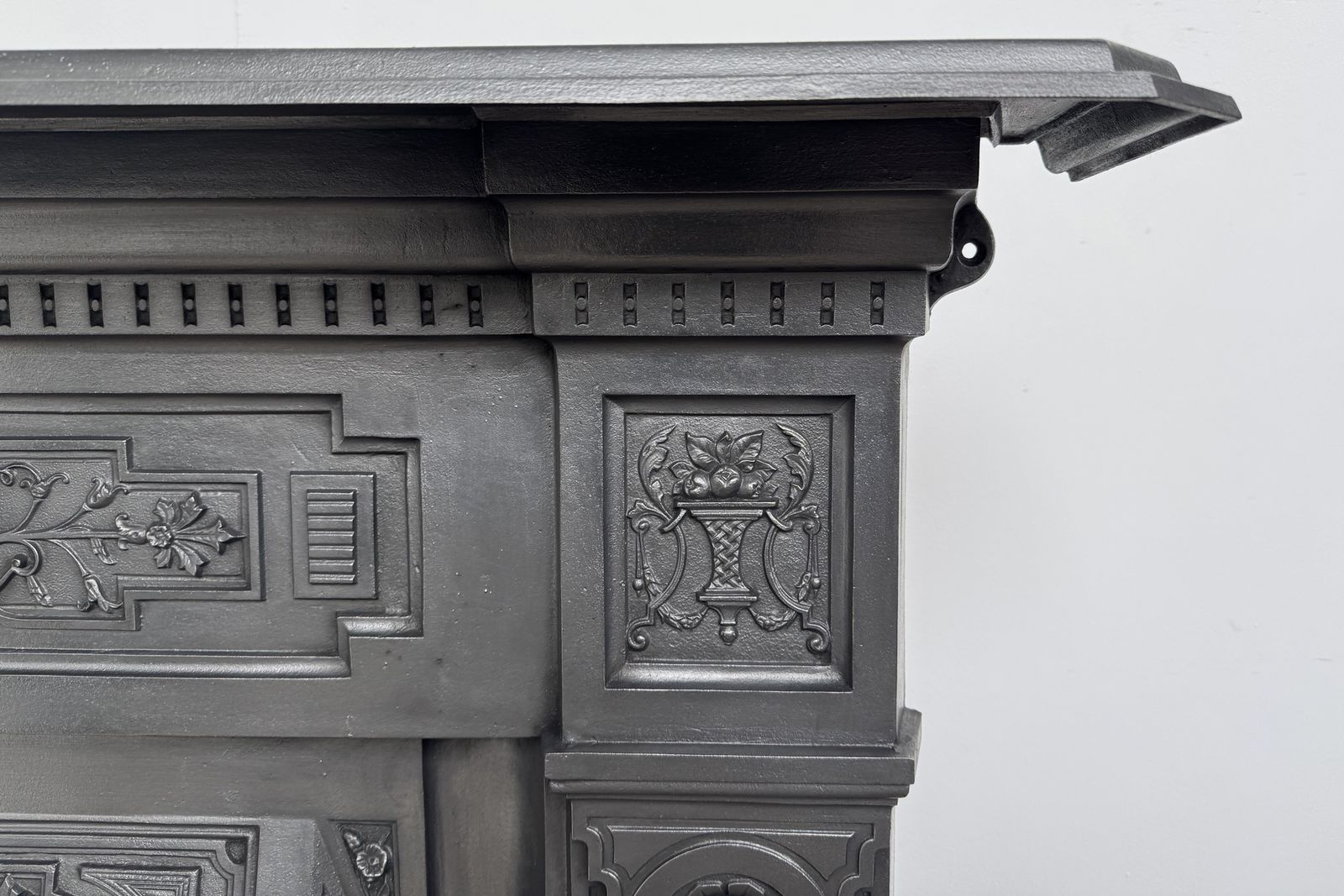 Large Antique Victorian Cast Iron Combination Fireplace. photo vinterior