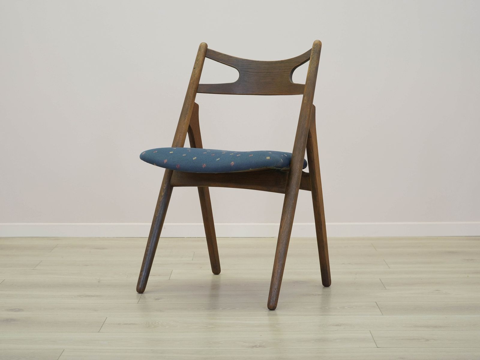Ensemble de quatre chaises en chêne, design danois, années 1960, par Hans J. Wegner photo furniture