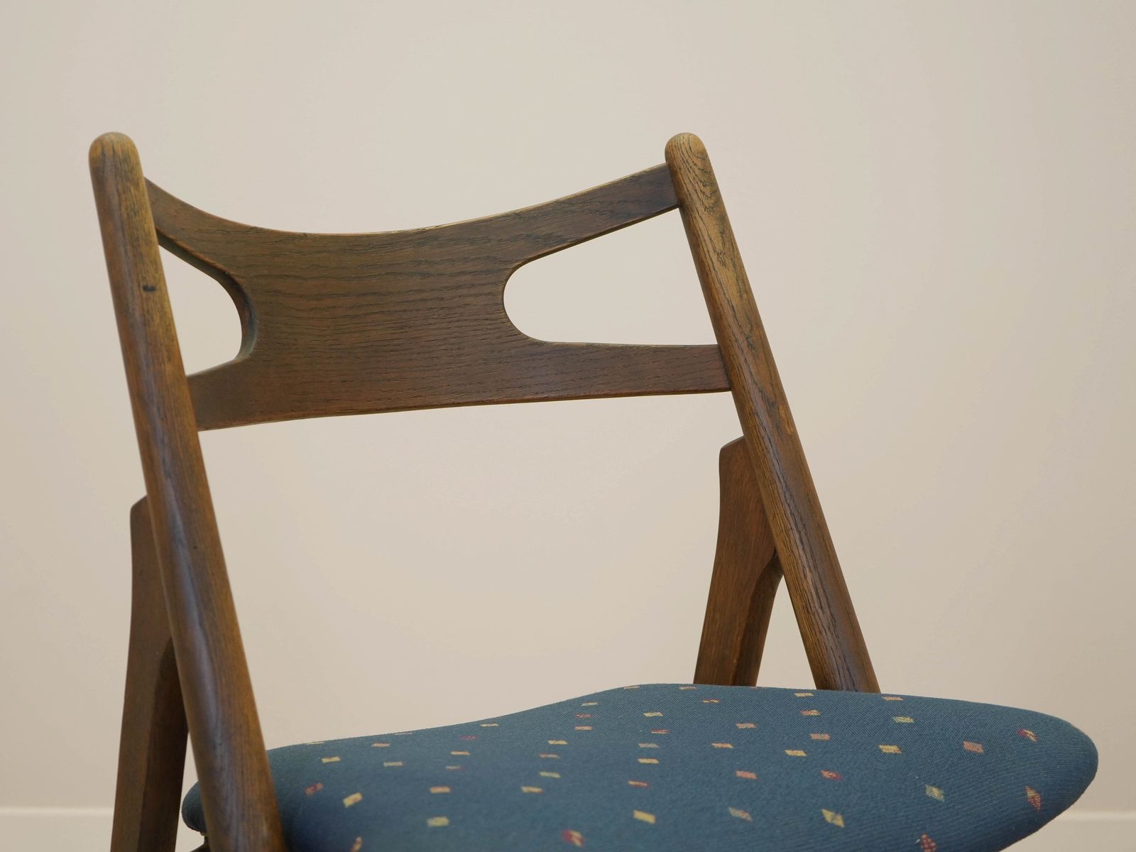 photo furniture Ensemble de quatre chaises en chêne, design danois, années 1960, par Hans J. Wegner