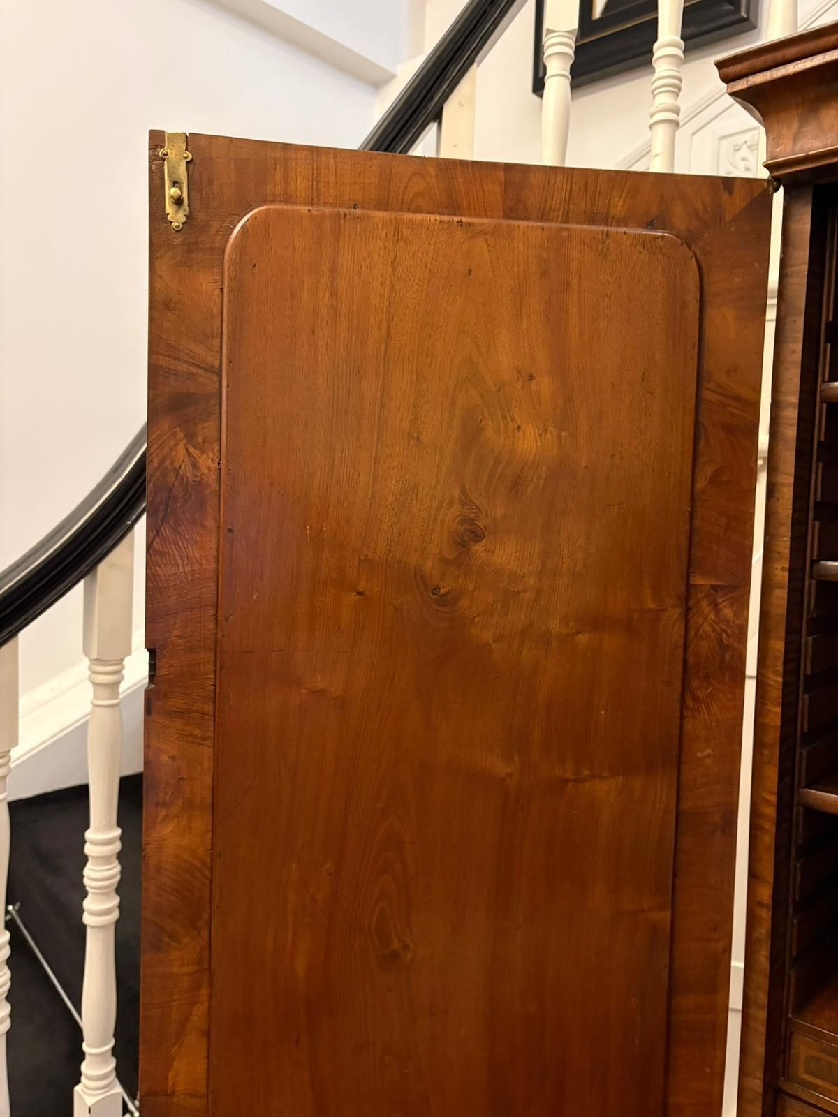 photo furniture Antique Exceptional 18th Century George I Figured Walnut Bookcase