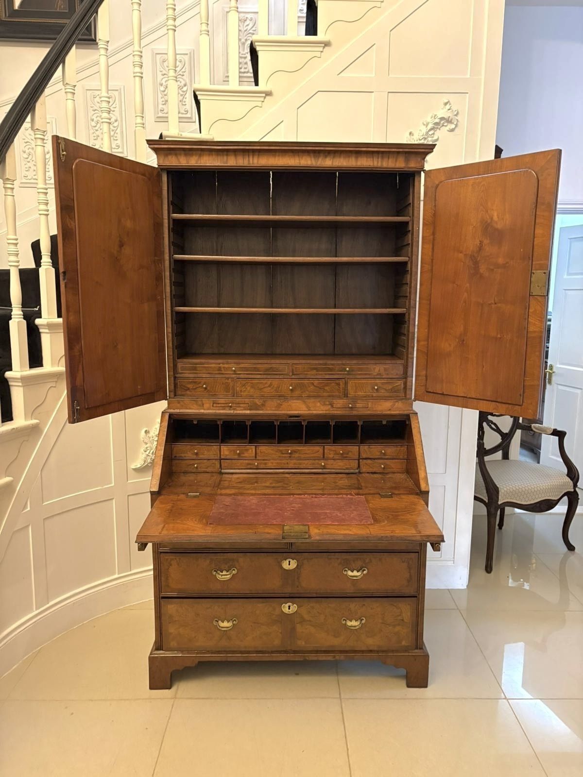 photo vintage Antique Exceptional 18th Century George I Figured Walnut Bookcase