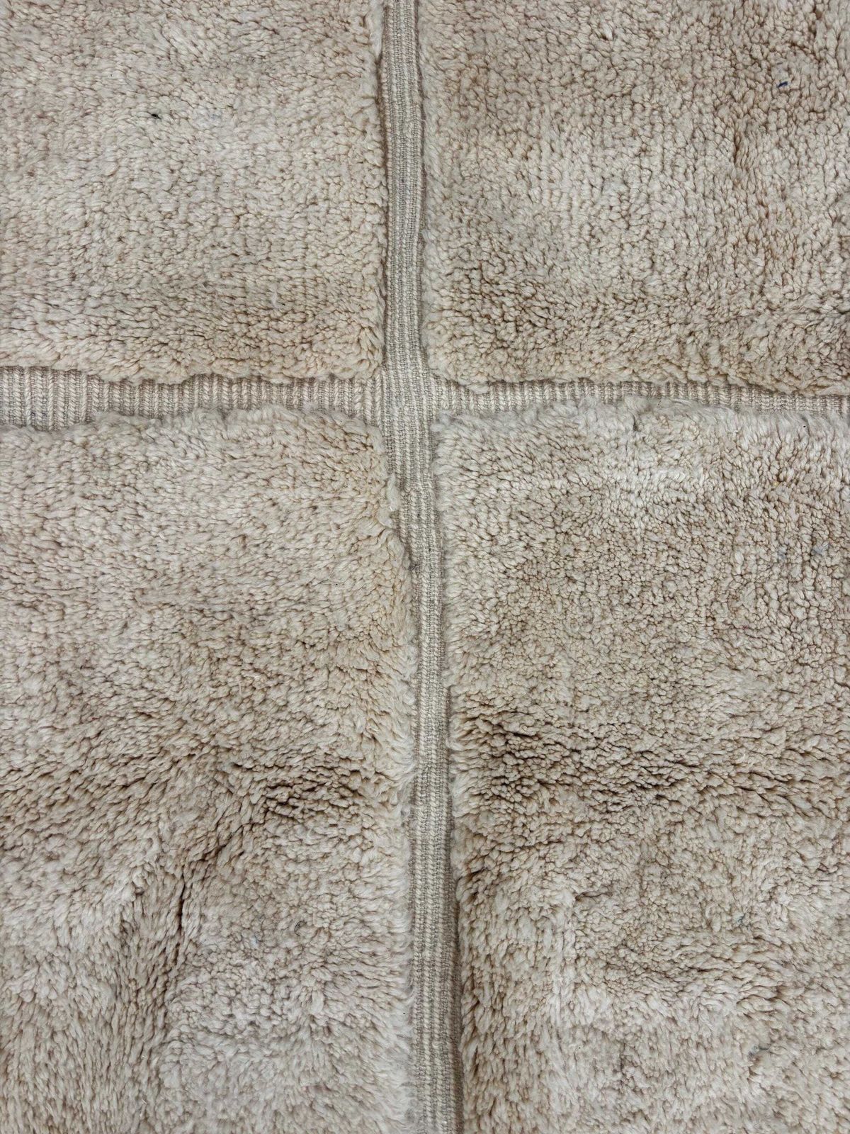 1241.0 Tapis marocain Mrirt moderne 220 x 310 cm, laine crème texturée, fait main au Maroc, commerce équitable, tapis berbère en laine photo