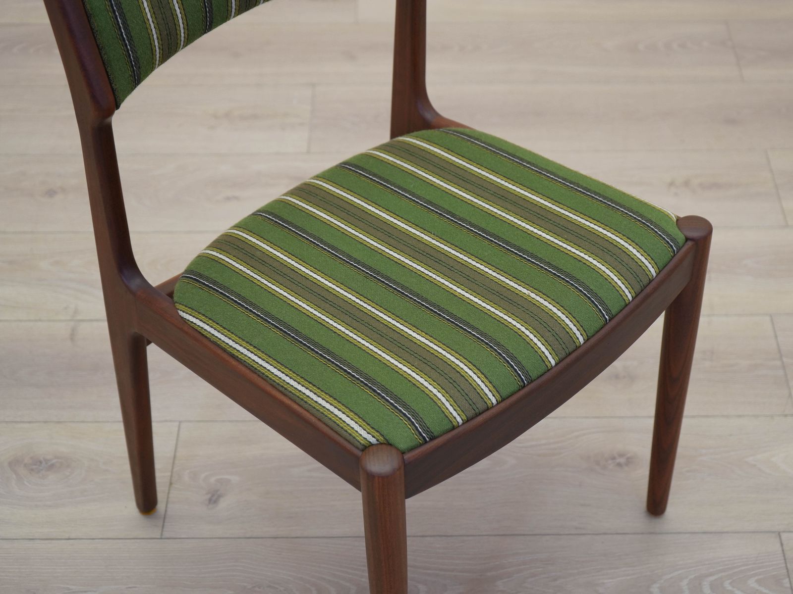 photo furniture Set van twee teakhouten stoelen, Deens design, jaren 1970, gemaakt in Denemarken