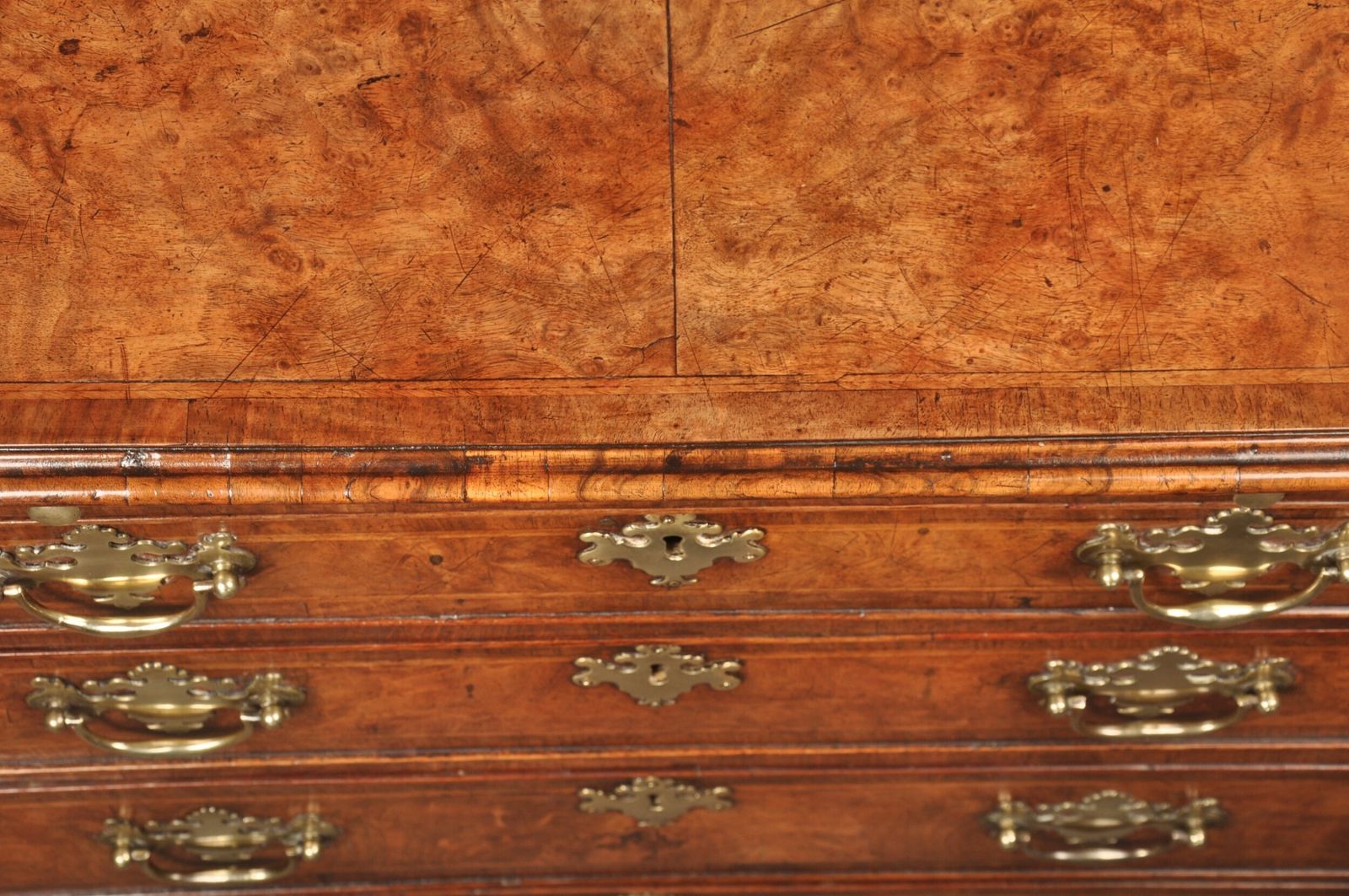 5800.0 A Fine Early George II Walnut Chest Of Drawers Of Small Proportions photo