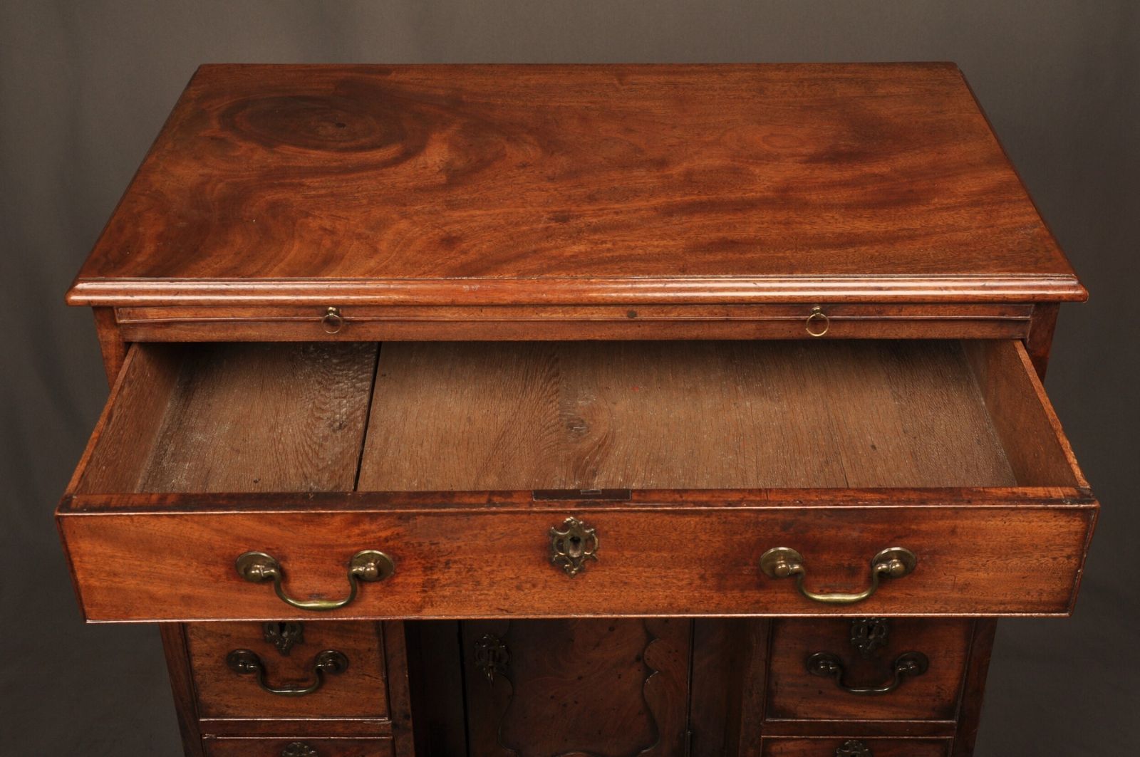 Fine Quality 18th Century Mahogany Kneehole Desk photo vintage