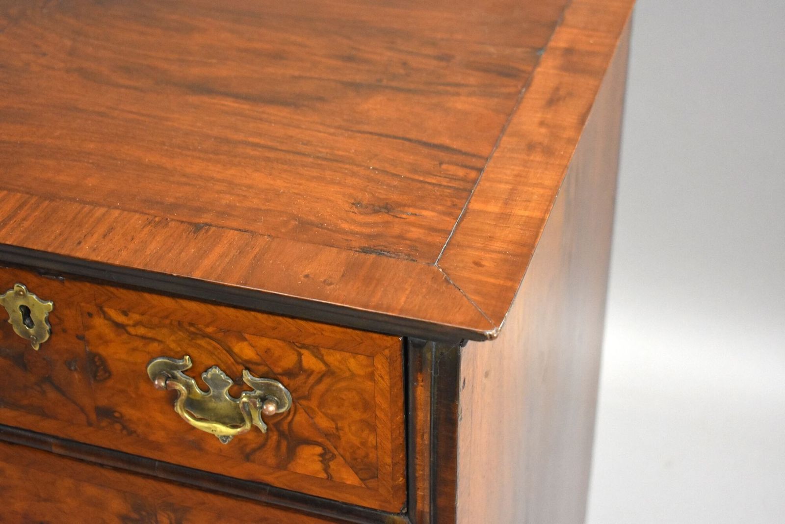 photo furniture George III Burr Walnut Chest Of Drawers