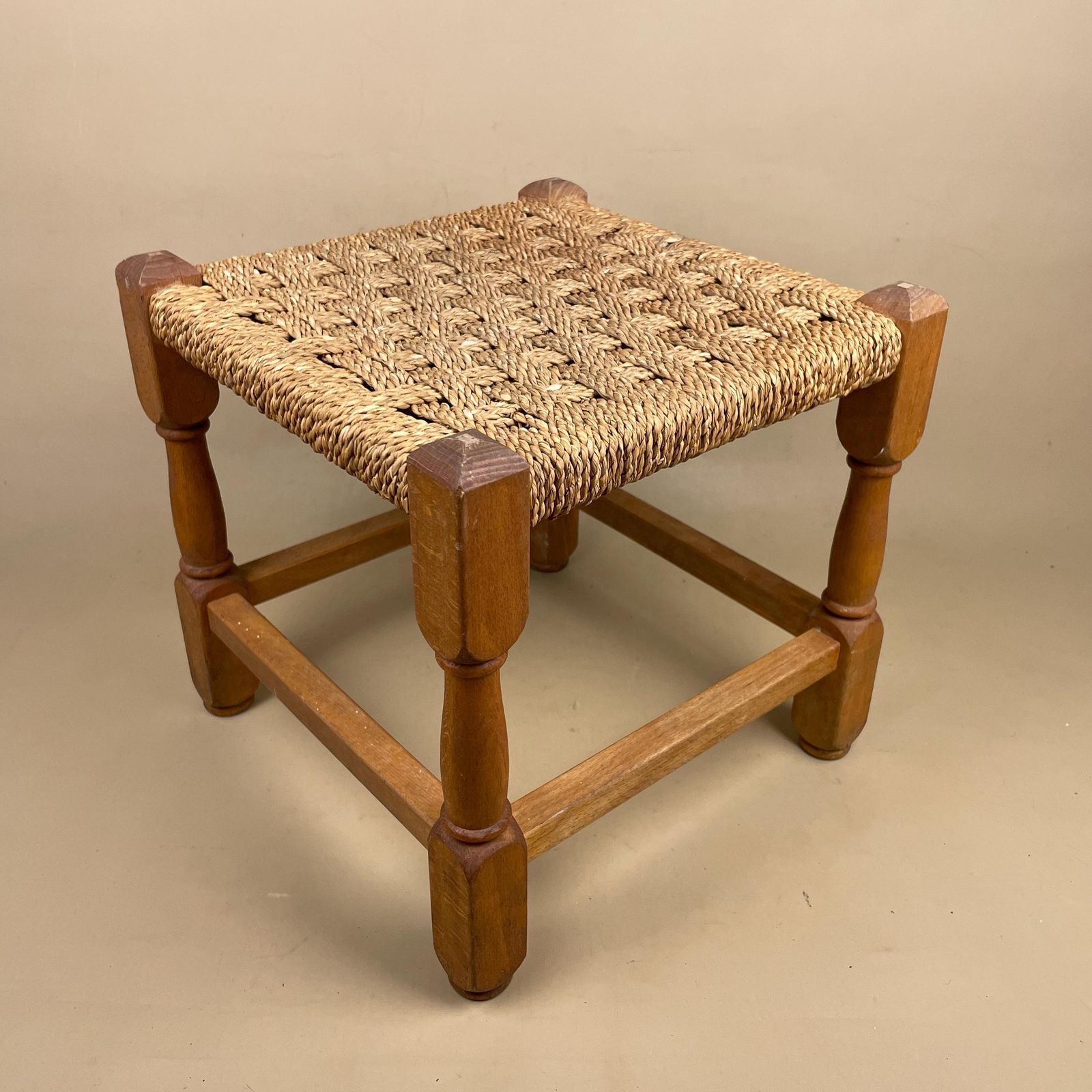 Antique Wooden Foot Stool Woven String Wood Cottage Furniture Square Brown Hallway Seat 29x30x30cm Footstool Bench Natural Rush Seat