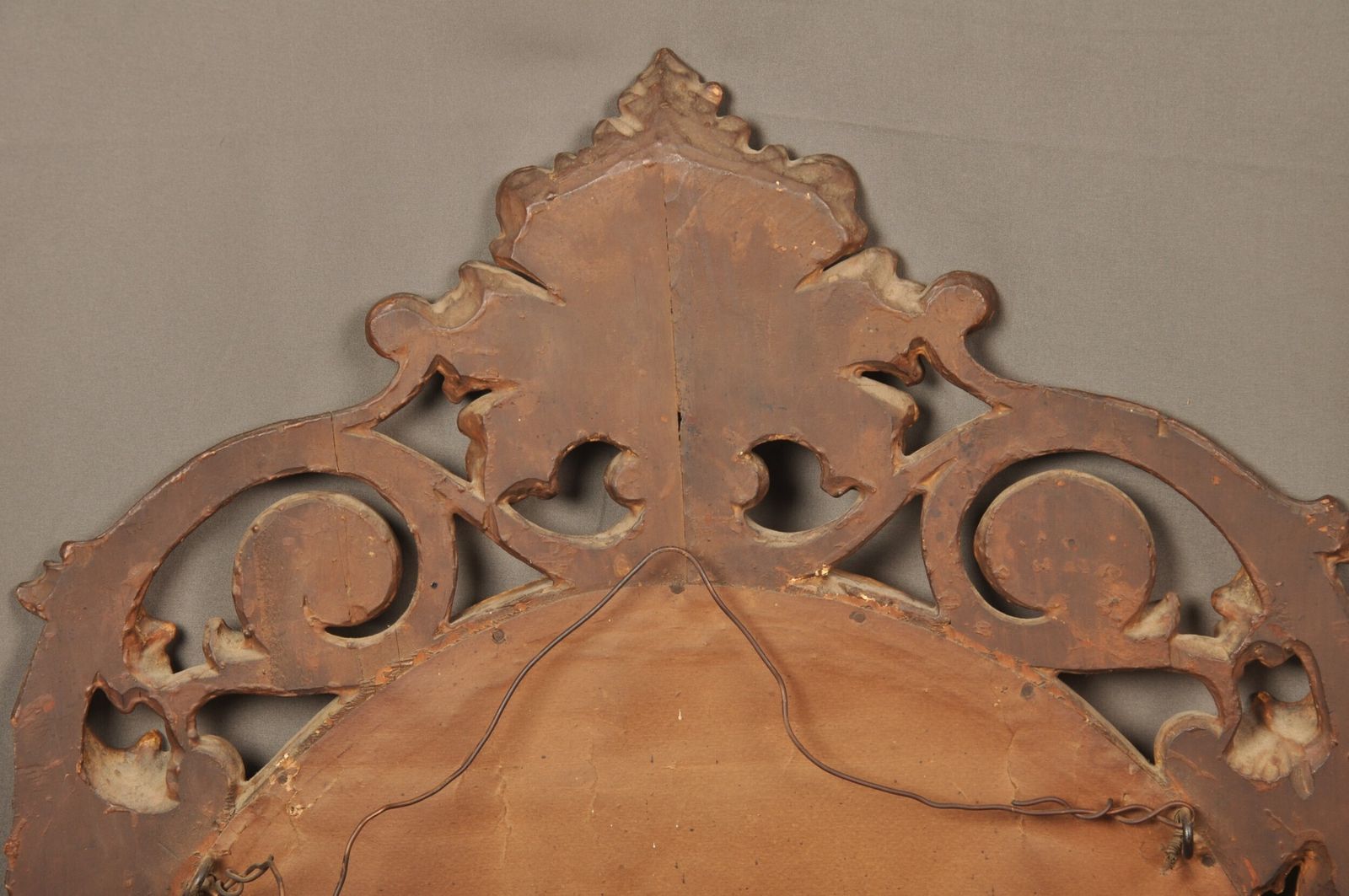 photo furniture Late 18th Century Florentine Giltwood Oval Mirror