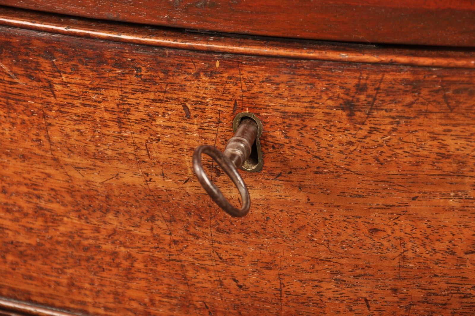 A Fine 18th Century Serpentine Chest Of Drawers photo buy