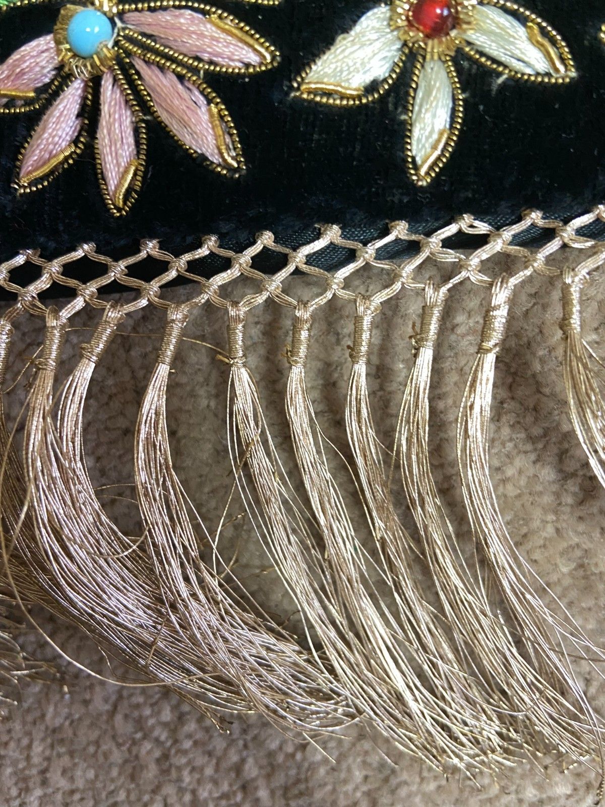 photo vinterior Vintage Handmade Zardozi Tapestry Gemstone Gold Thread Embroidered Jewel Carpet