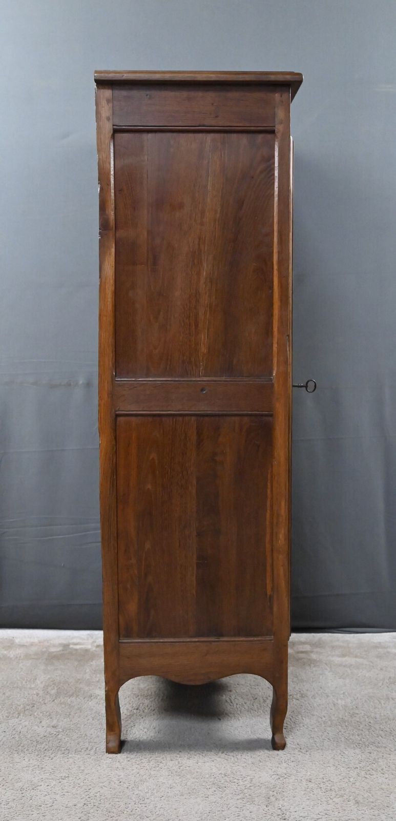 photo vinterior Standing Man Regional Figure In Solid Oak – Part 2, 19th Century