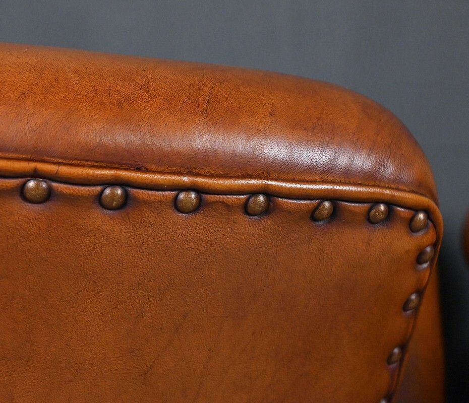 photo furniture Pair Of Leather Club Chairs – Reproduction