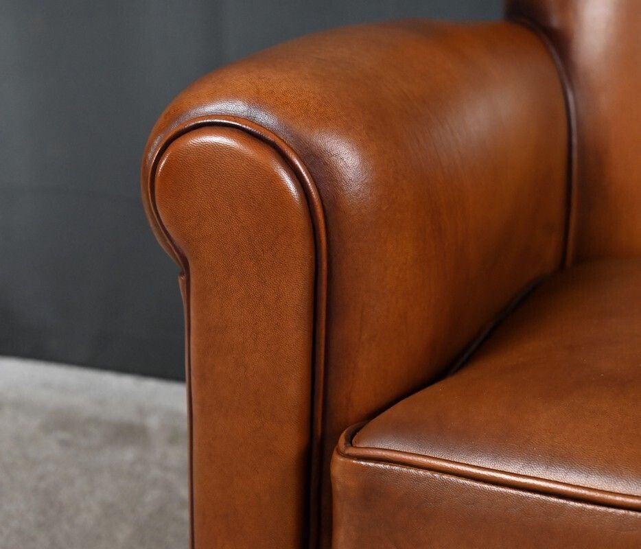 photo vintage Pair Of Leather Club Chairs – Reproduction