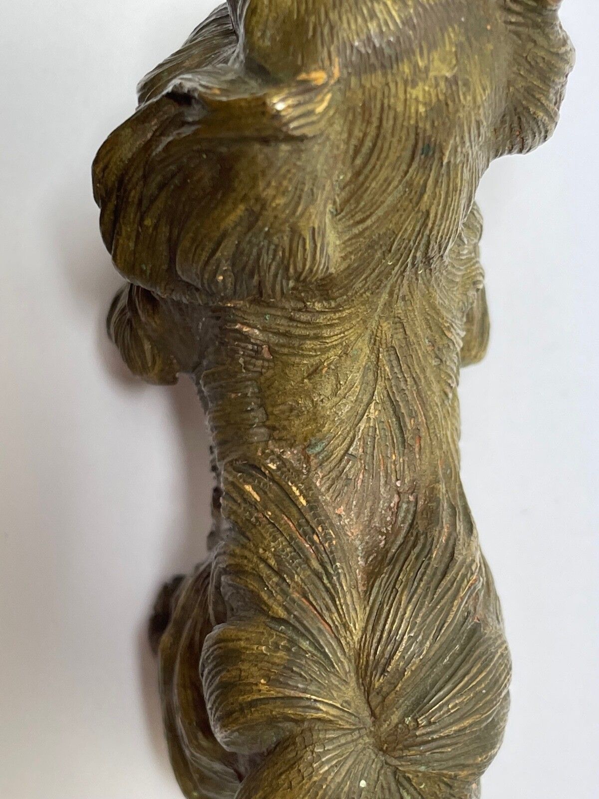photo furniture Antiek Oostenrijks miniatuur bronzen beeldje van een Pekinees