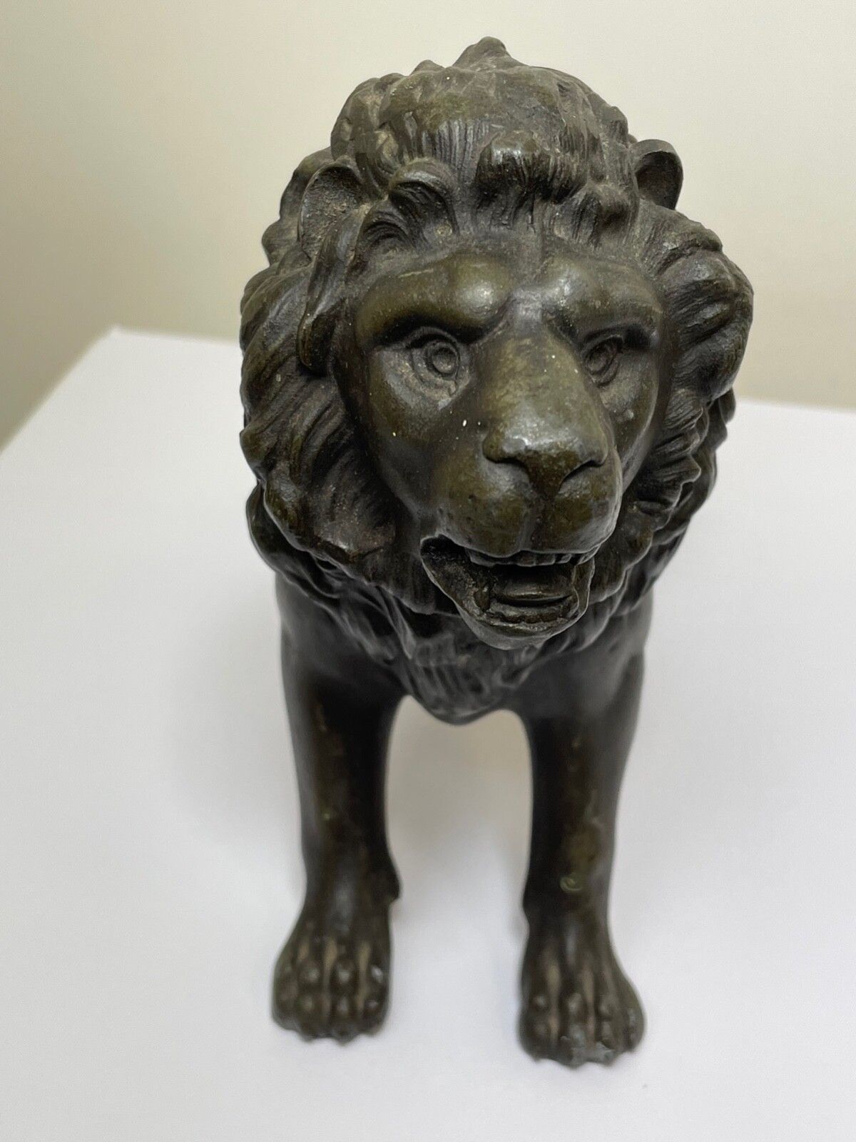 photo vintage 19th Century Bronze Small Model Lion Sculpture