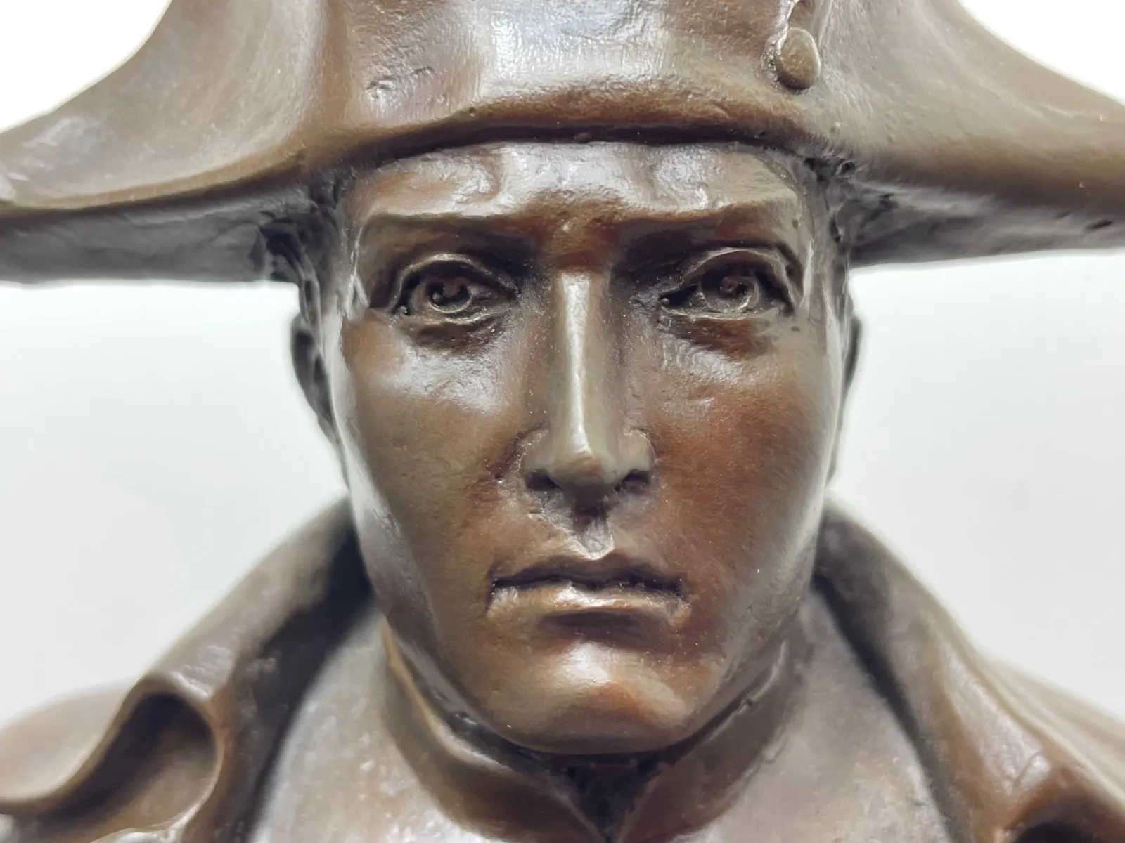 photo for sale Naar Antiek Frans Bronzen Beeldhouwwerk, De Kleine Korporaal Keizer Napoleon