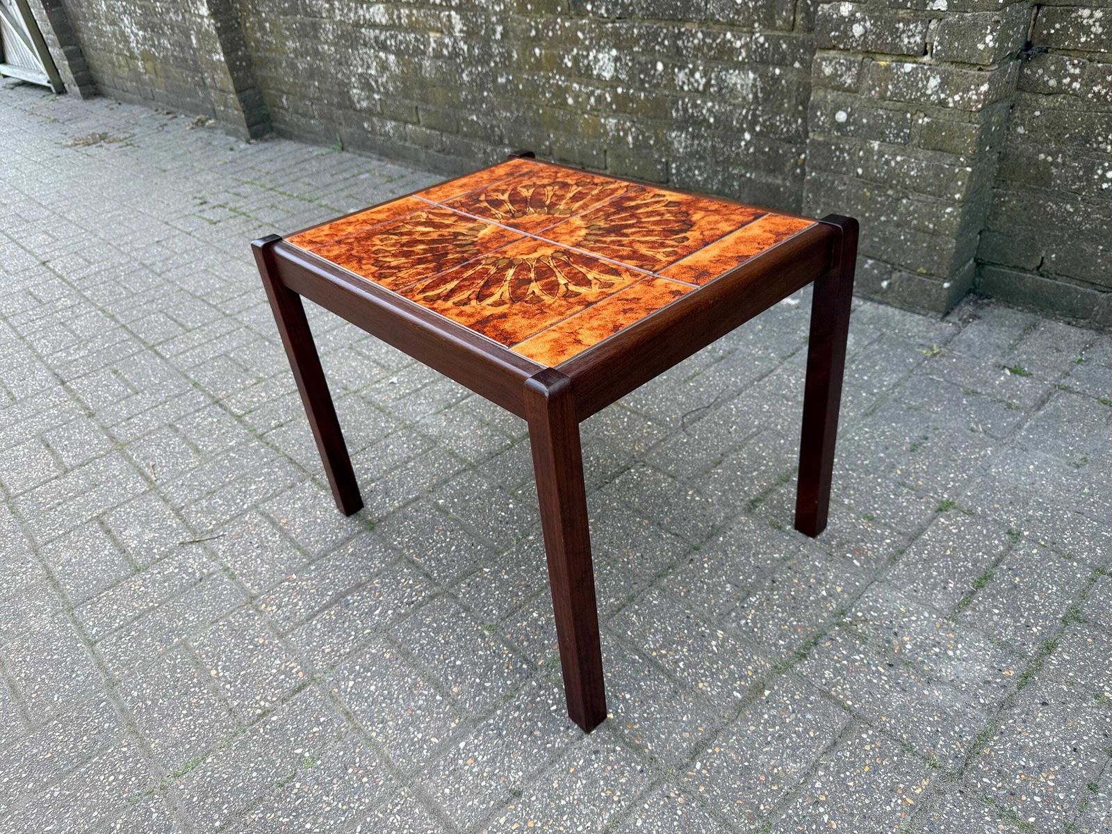photo vintage Vintage 1980s Tile Top Coffee Table Mid Century Style Ceramic (Stamped 1981) L