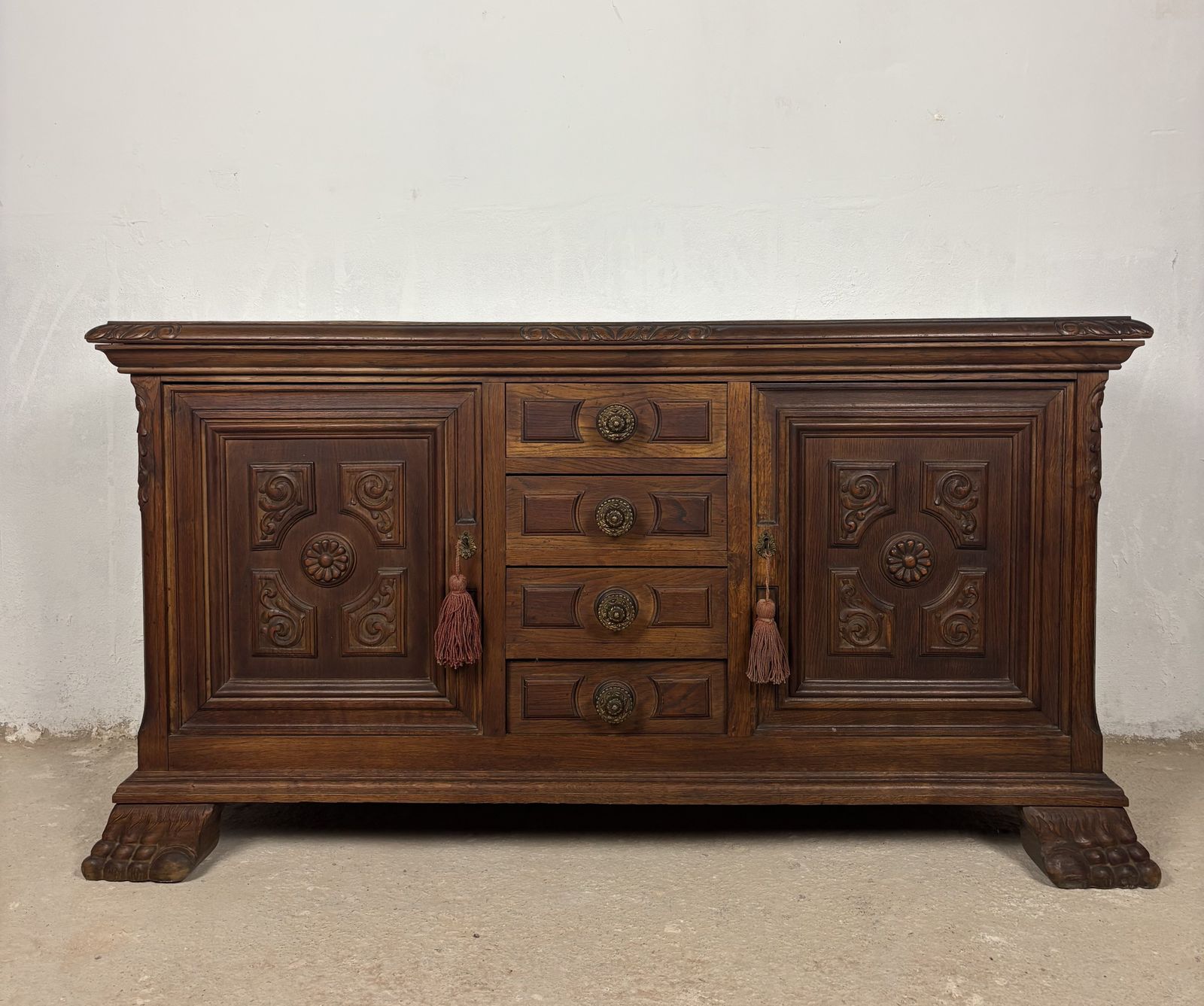 Spaans Renaissance-stijl Eiken Laag Dressoir, Begin 20e Eeuw, Met Gesneden Paneel photo for sale